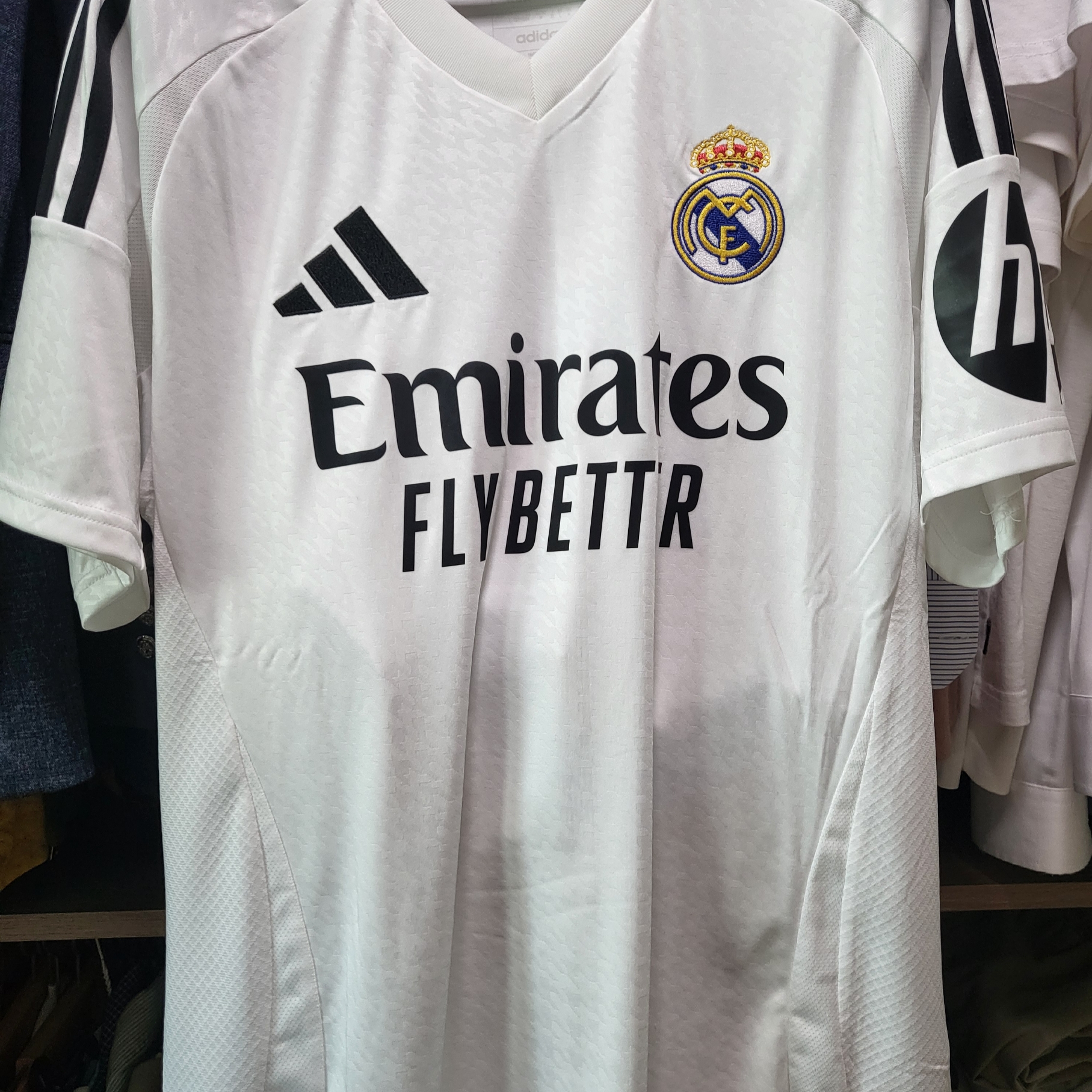 Adidas Real Madrid 2024/25 Home Jersey White - KR Sizing (Non Marking Ver.) 착용 스타일 - 2