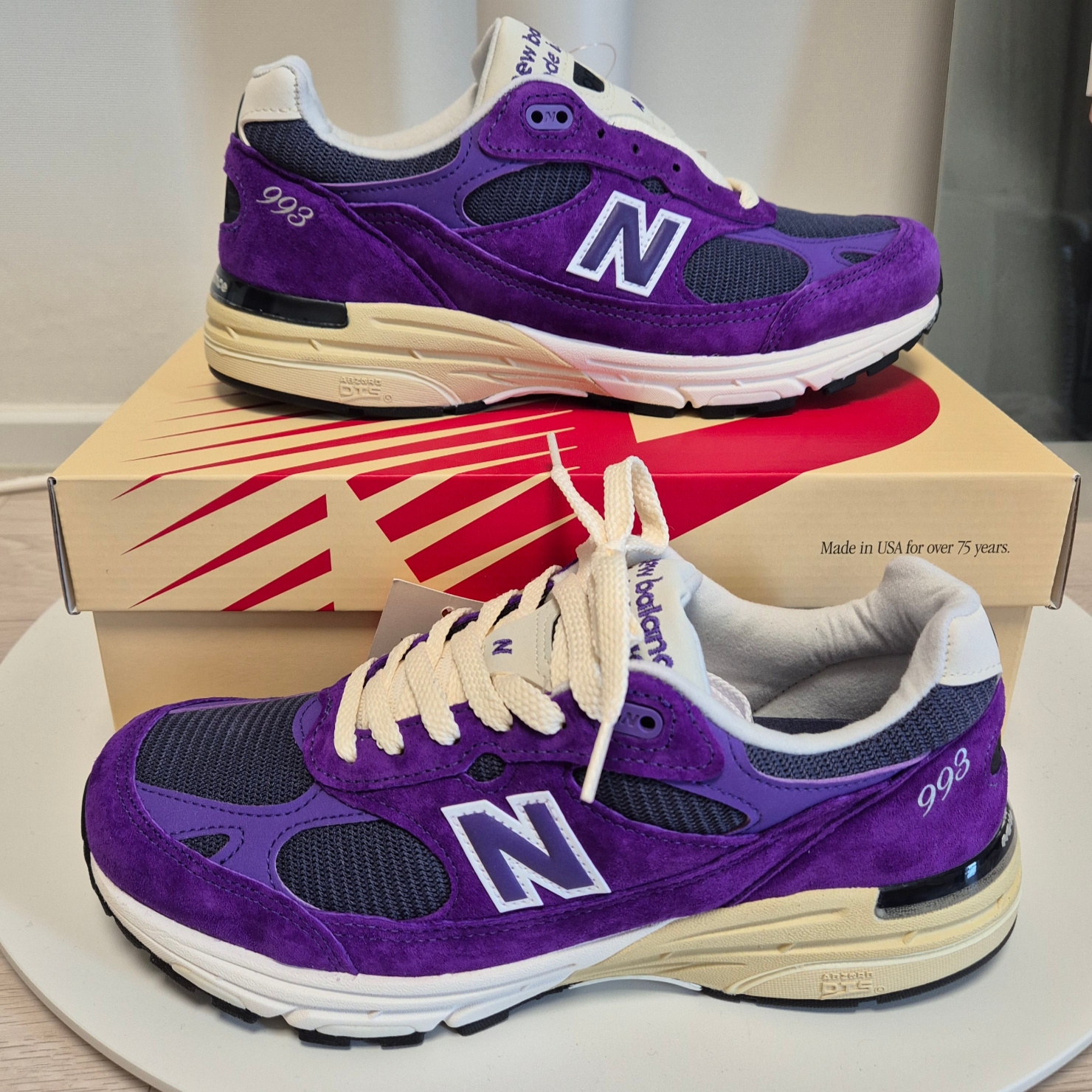 New Balance 993 Made in USA Chive Sea Salt, New Balance 993 Made in USA Purple Interstellar 착용 스타일 - 4