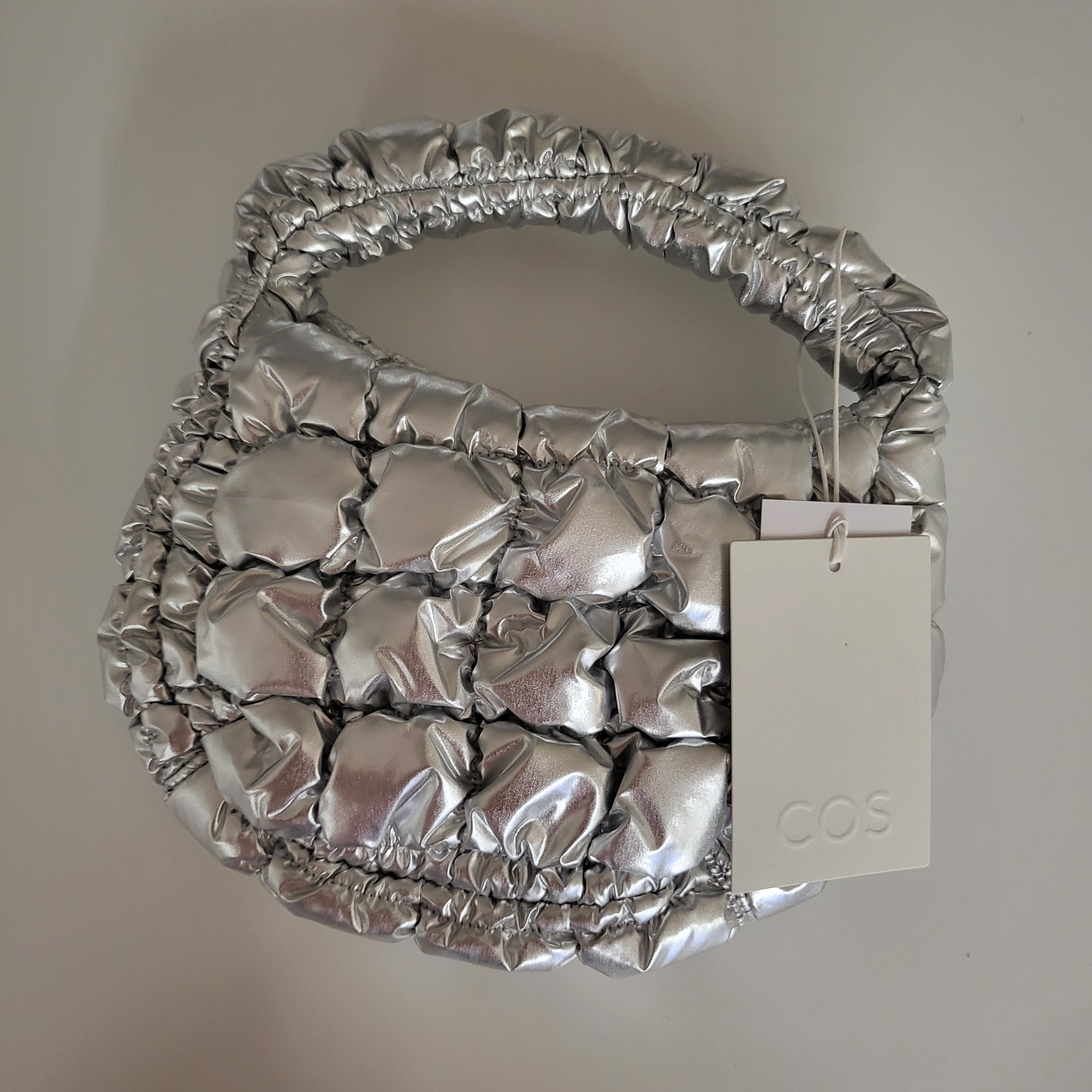 COS Quilted Micro Bag Silver 착용 스타일