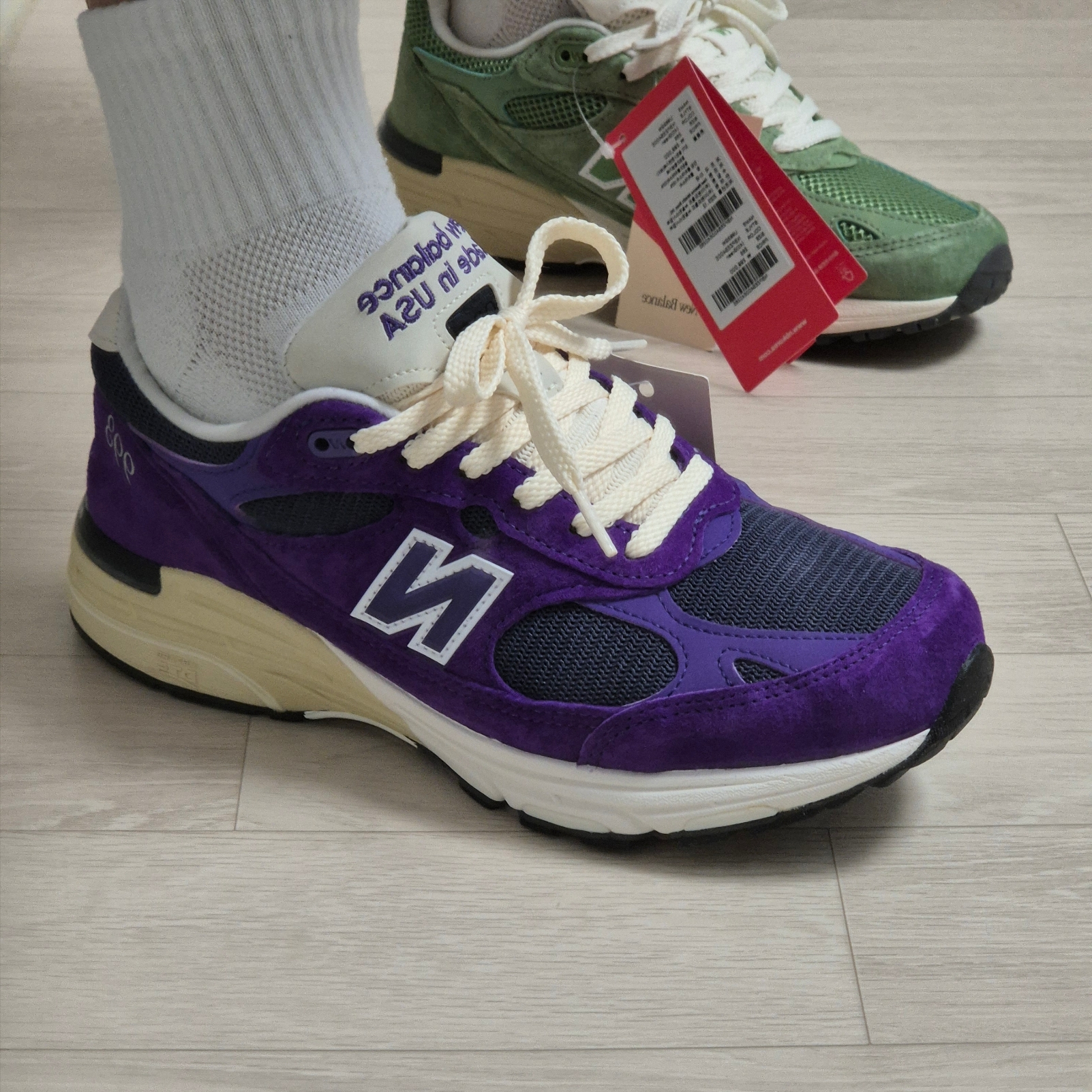 New Balance 993 Made in USA Chive Sea Salt, New Balance 993 Made in USA Purple Interstellar 착용 스타일 - 1