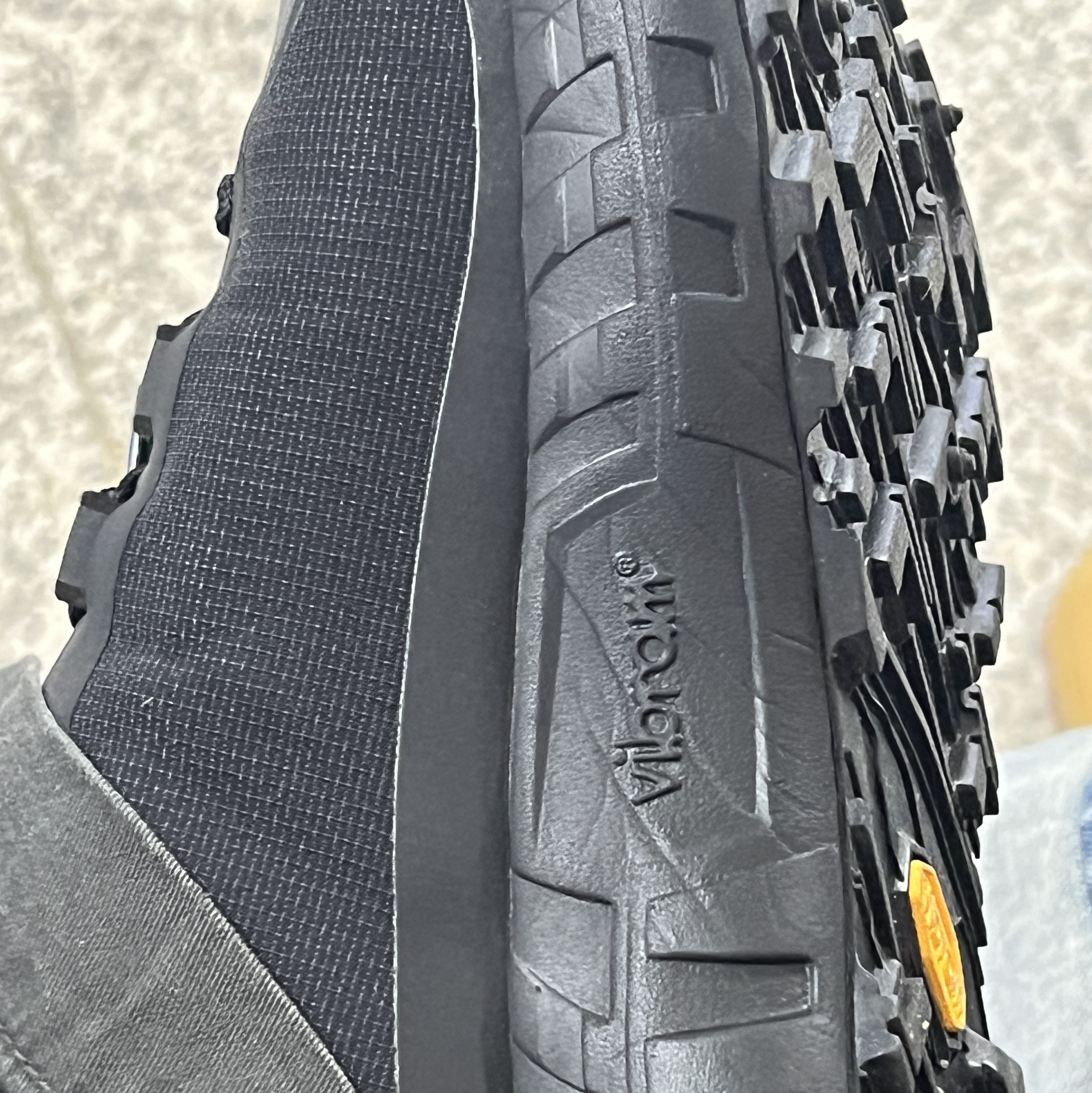 Norda 001/A Stealth Black 착용 스타일
