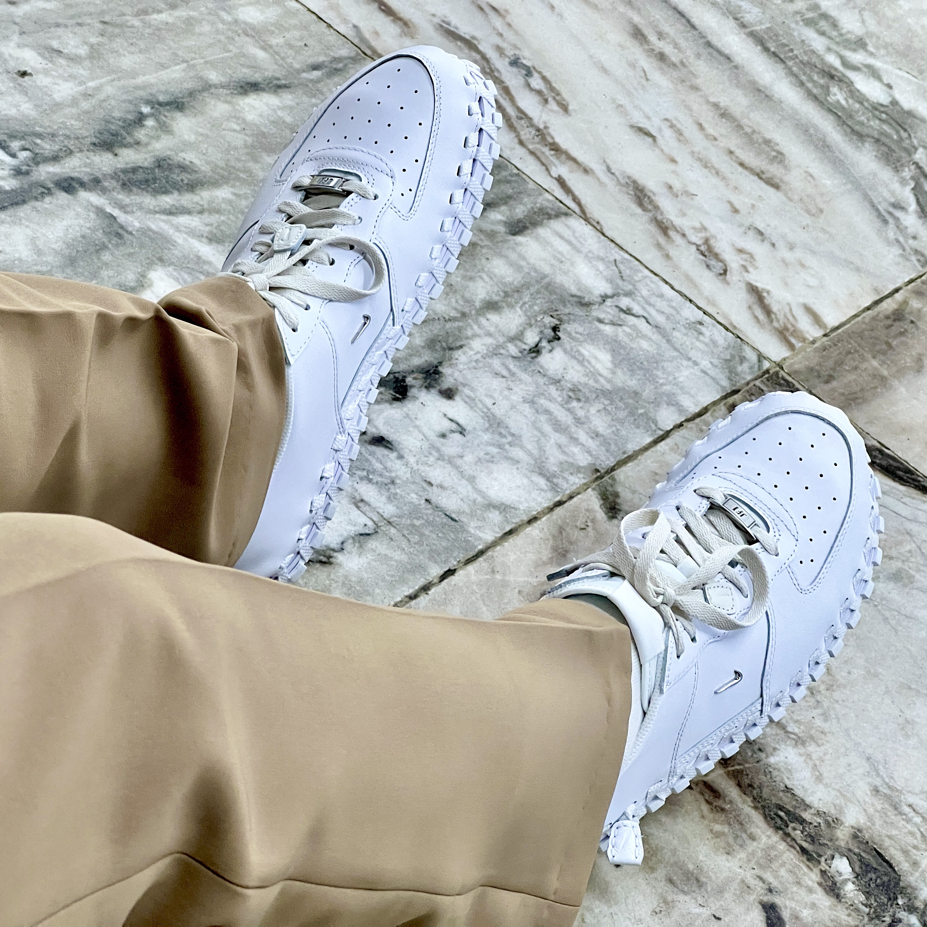 Nike x Jacquemus J Force 1 Low LX SP White 착용 스타일 - 1