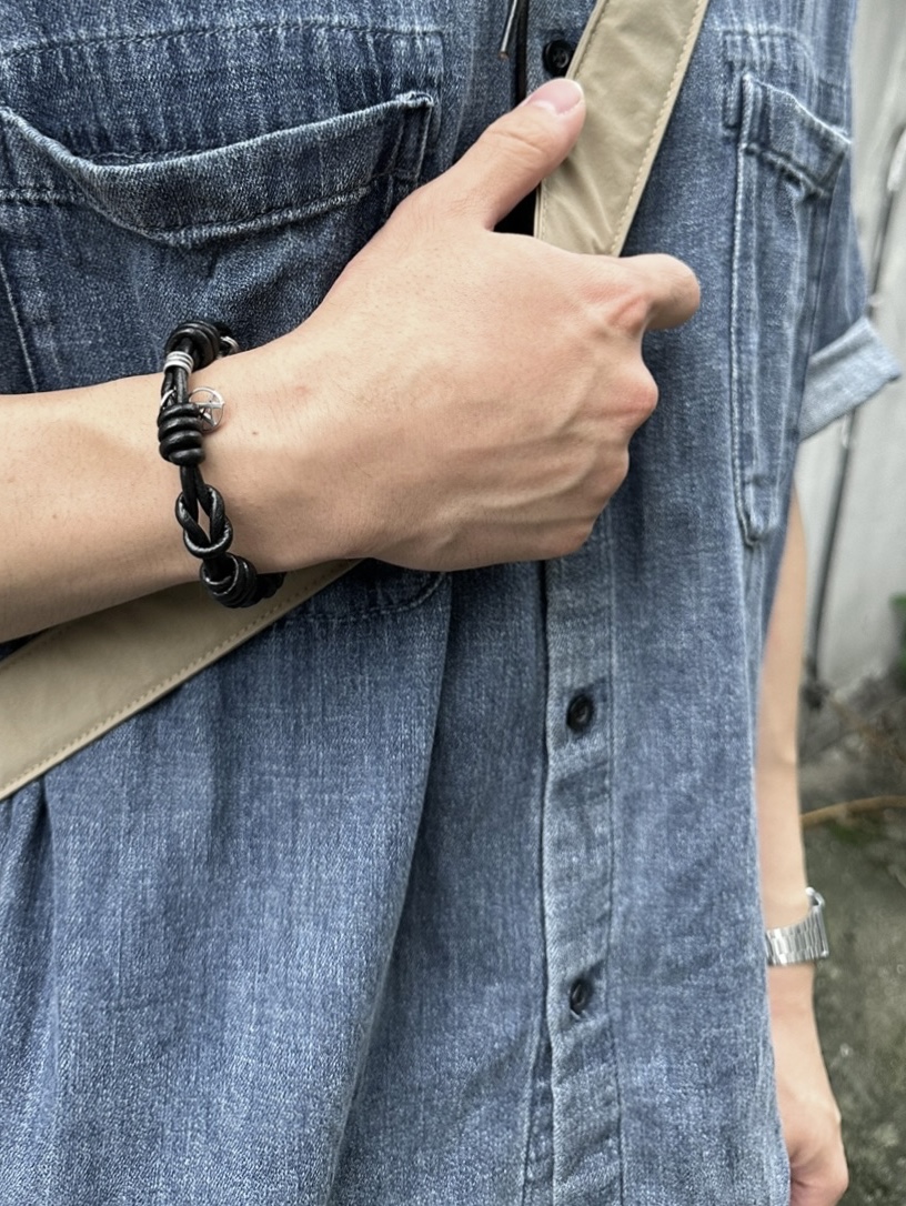 [KREAM 단독] Haleine Knotted Leather Bracelet Black 착용 스타일 - 4