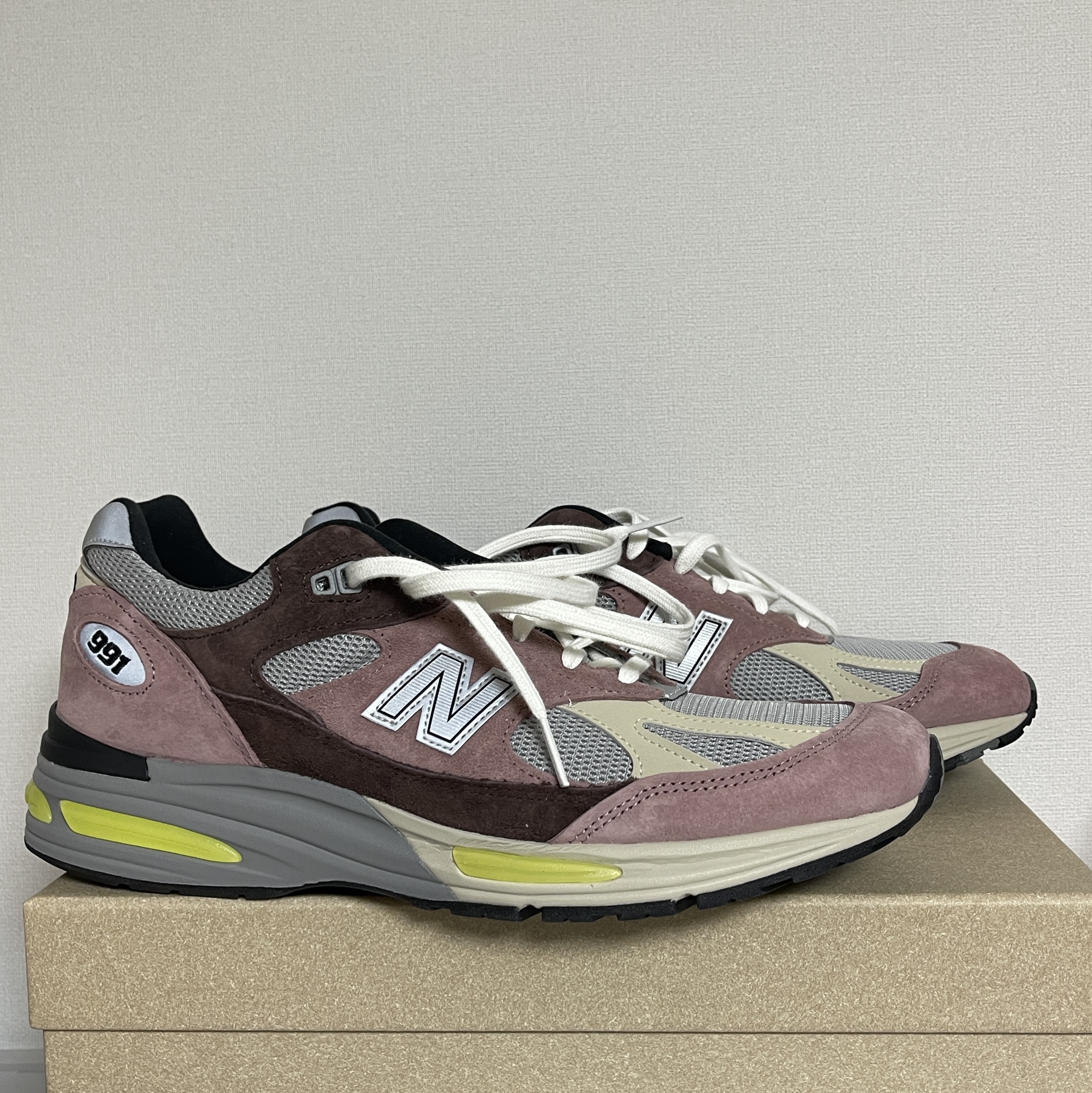 New Balance 991v2 Made in UK Rosewood 착용 스타일
