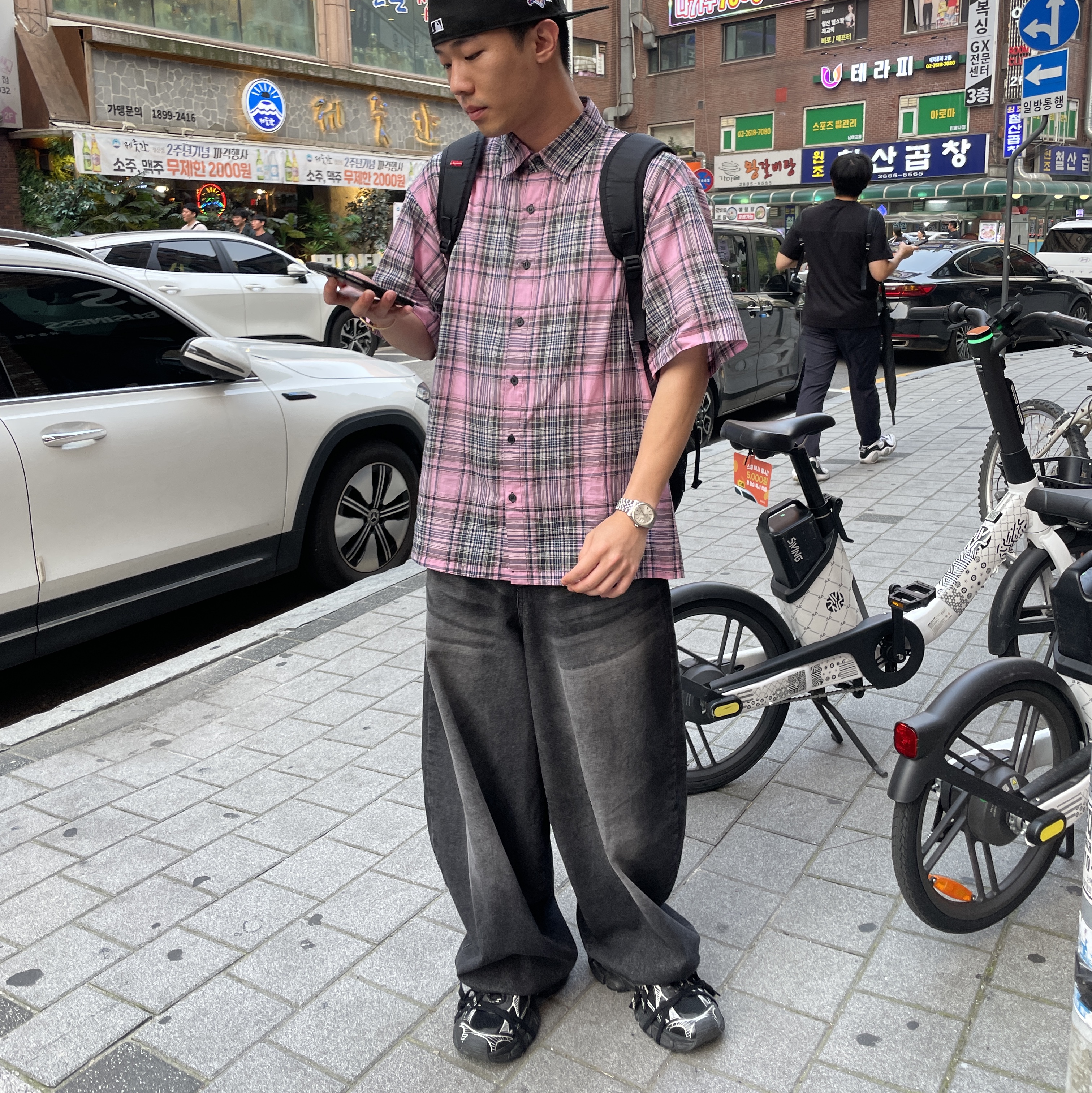 Balenciaga 3XL Sneakers Black White 착용 스타일 - 2