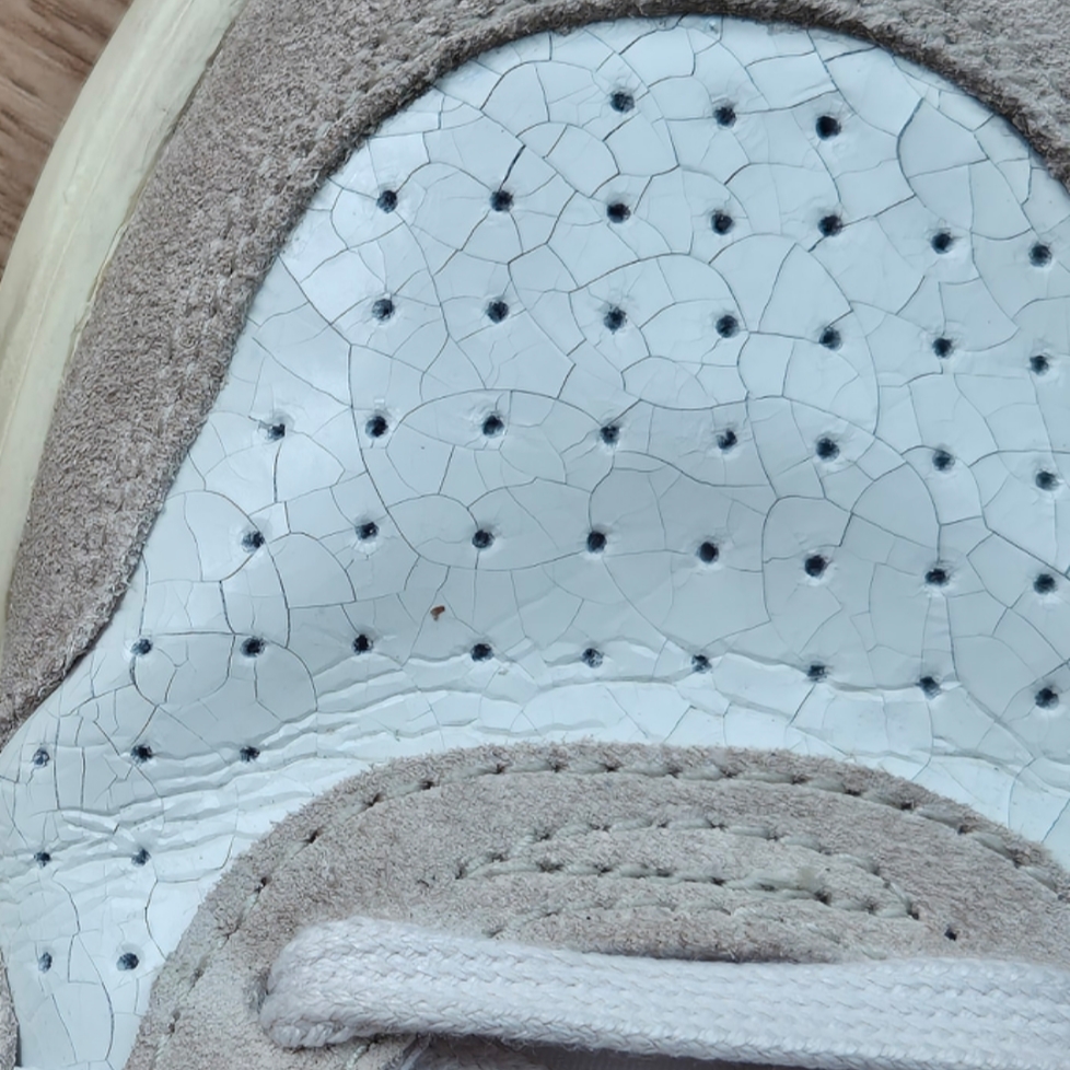 Autry Medalist Low Leather Suede Sneakers White Beige 착용 스타일 - 3
