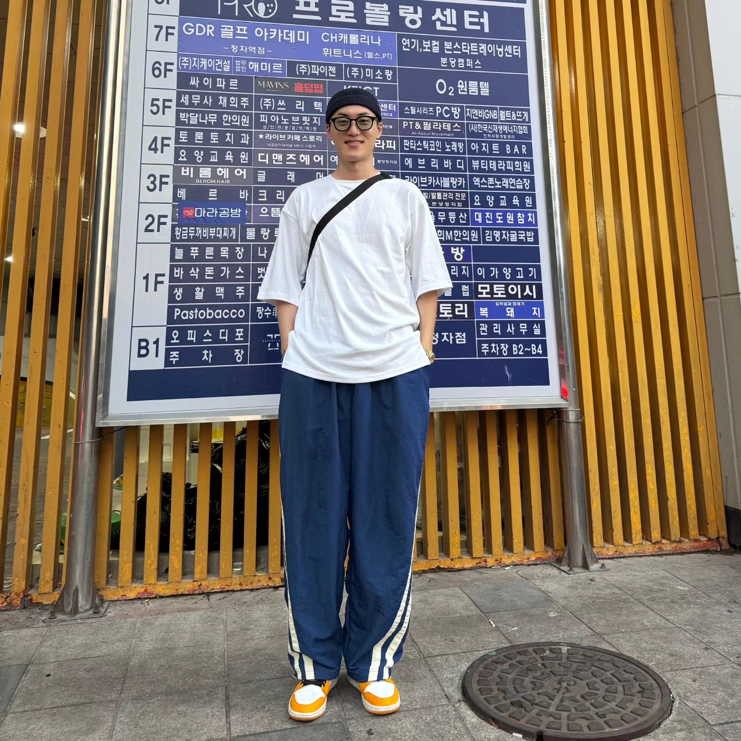 Jordan 1 Low Taxi, Gentle Monster Lang 01(K) Black 착용 스타일 - 1