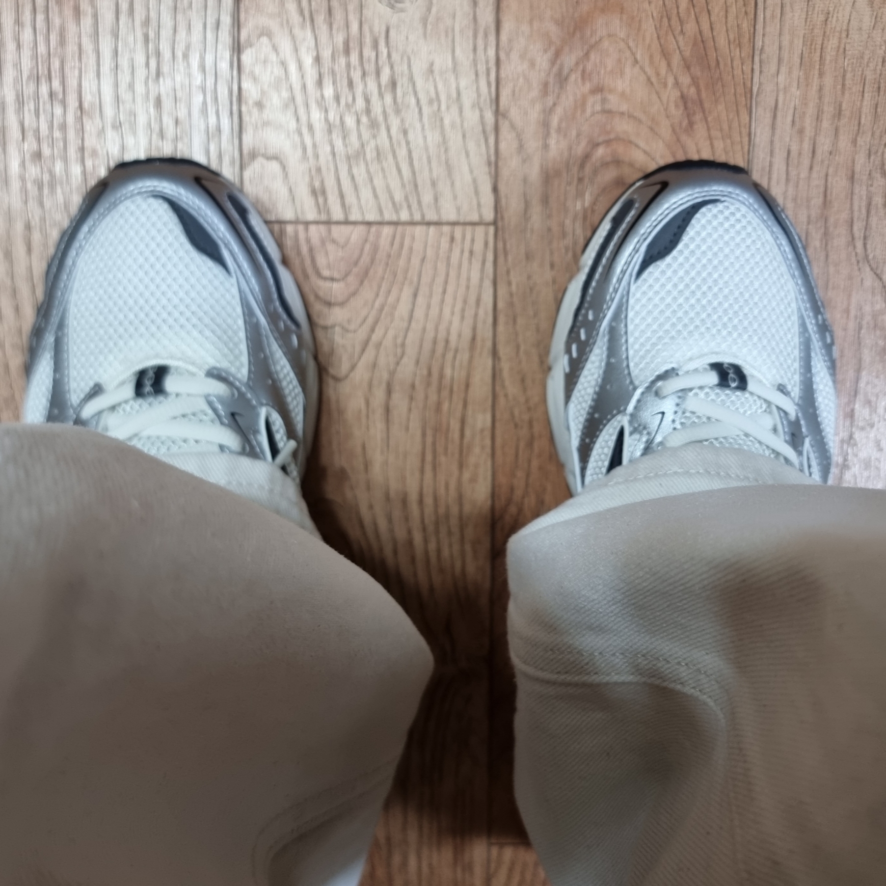Mizuno MXR Snow White Magnet Silver 착용 스타일