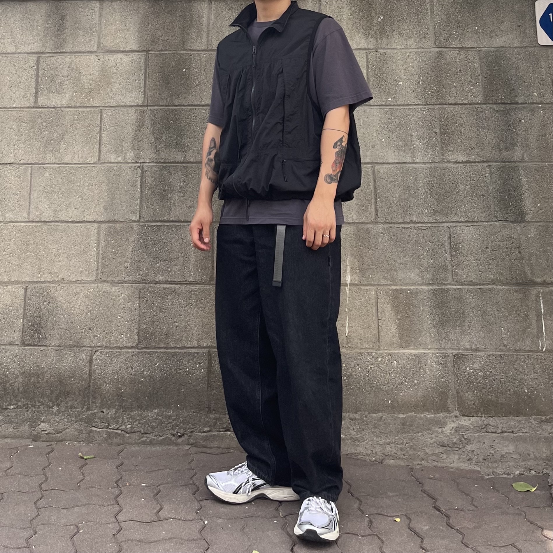 Asics x JJJJound Gel-Kayano 14 Silver Black 착용 스타일