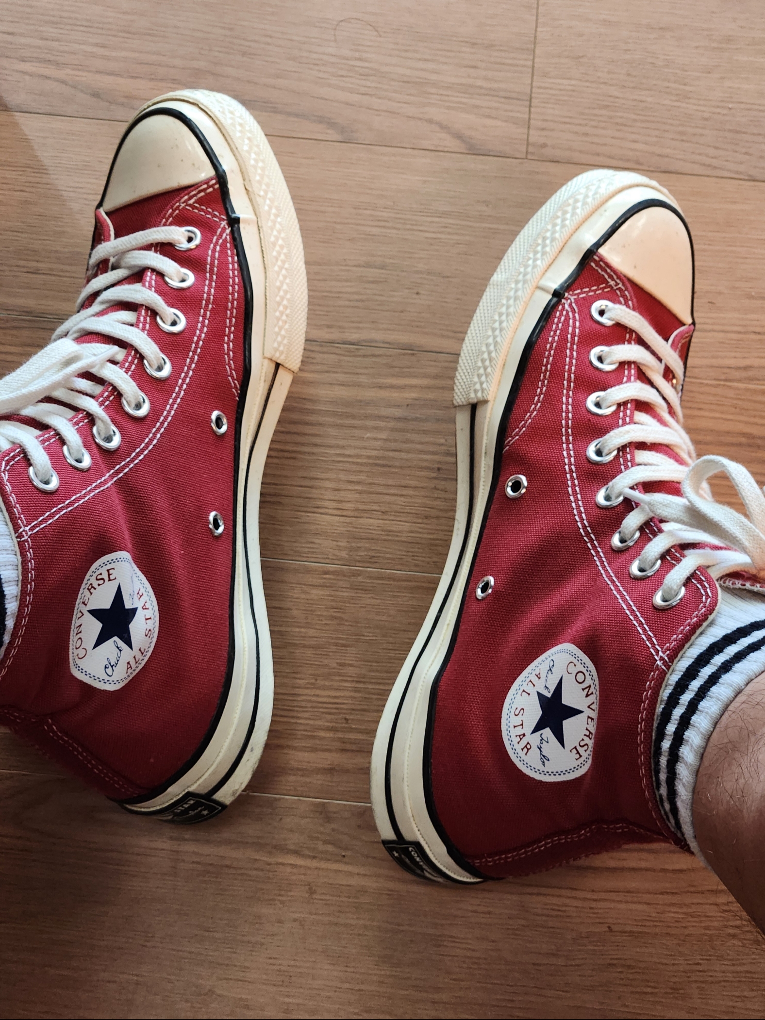 Converse Chuck 70 High Dark Burgundy 착용 스타일 - 2