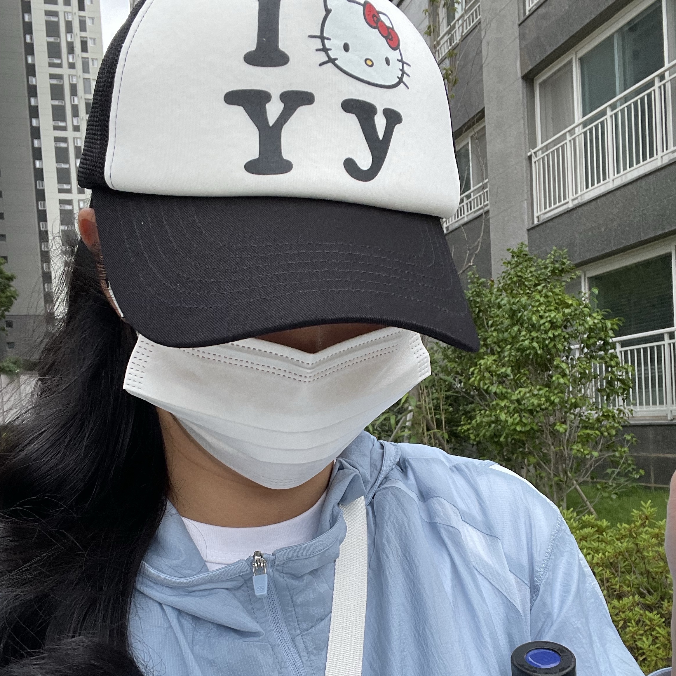 Open Yy x Hello Kitty Trucker Cap Black 착용 스타일 - 2