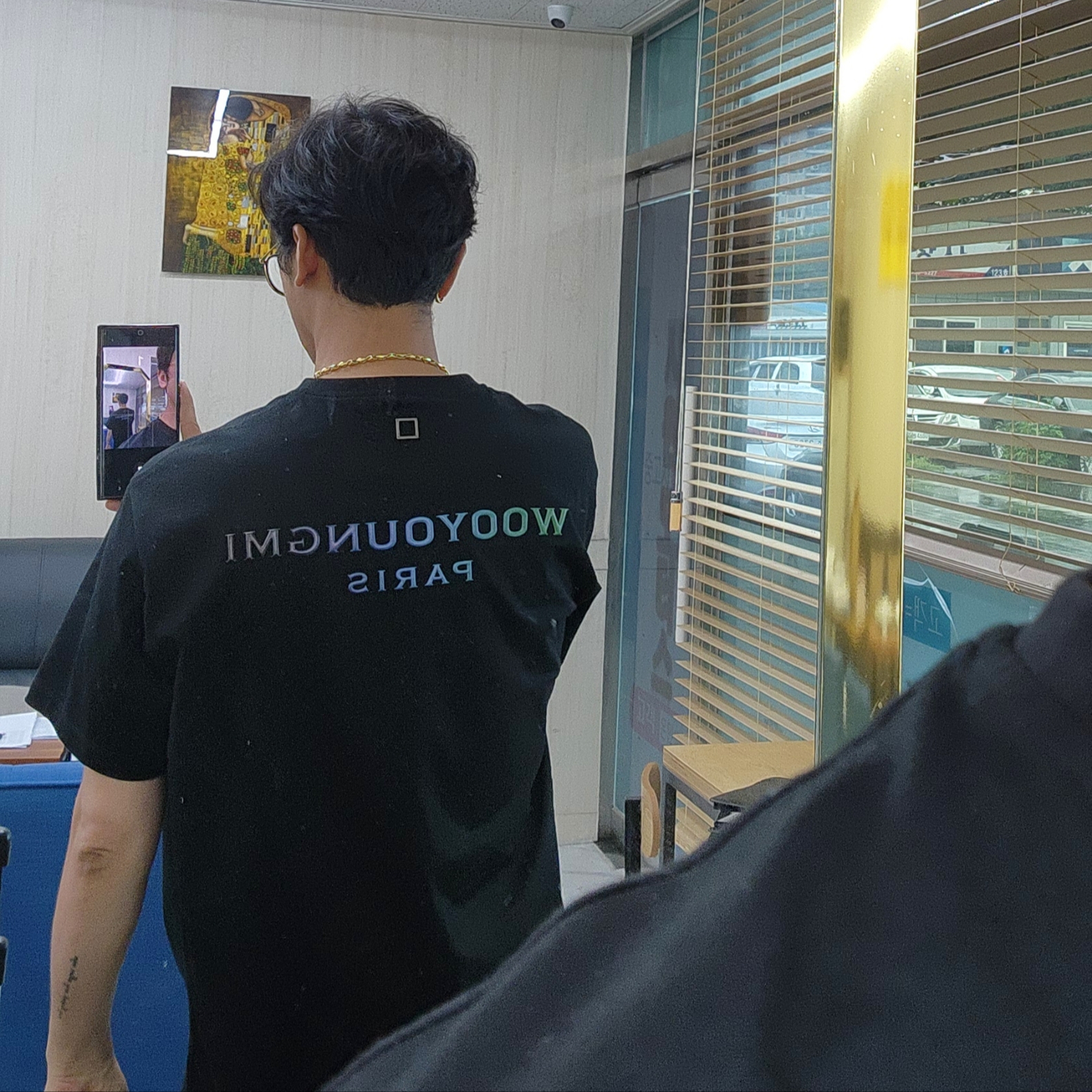 Wooyoungmi Gradation Embossed Back Logo T-Shirt Black - 24SS 착용 스타일