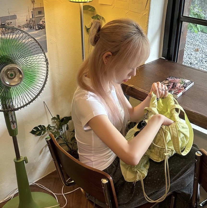 ACOC Tiered Banding Backpack Black, ACOC Tiered Banding Backpack Lime Lemon 착용 스타일