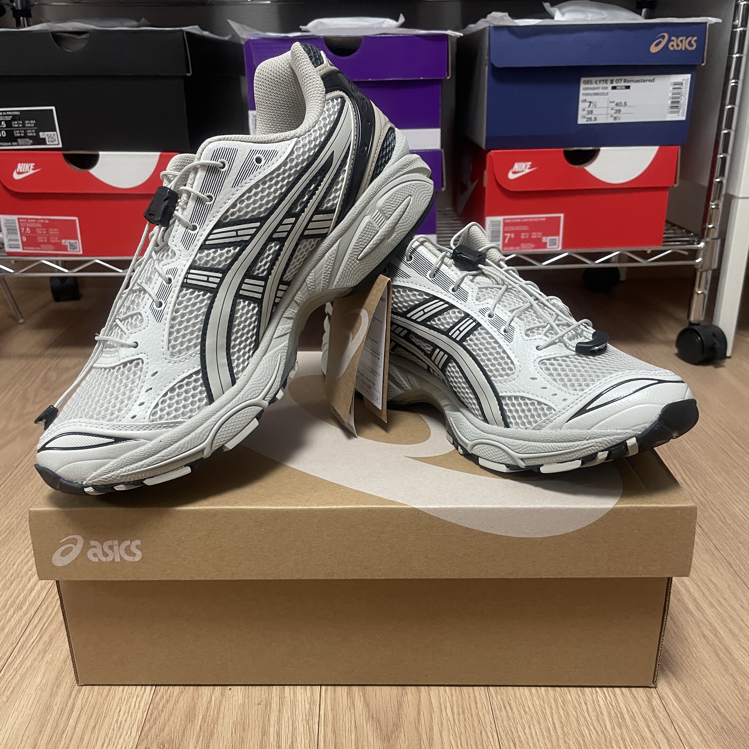 Asics Unlimited Gel-Kayano 14 Smoke Grey 착용 스타일