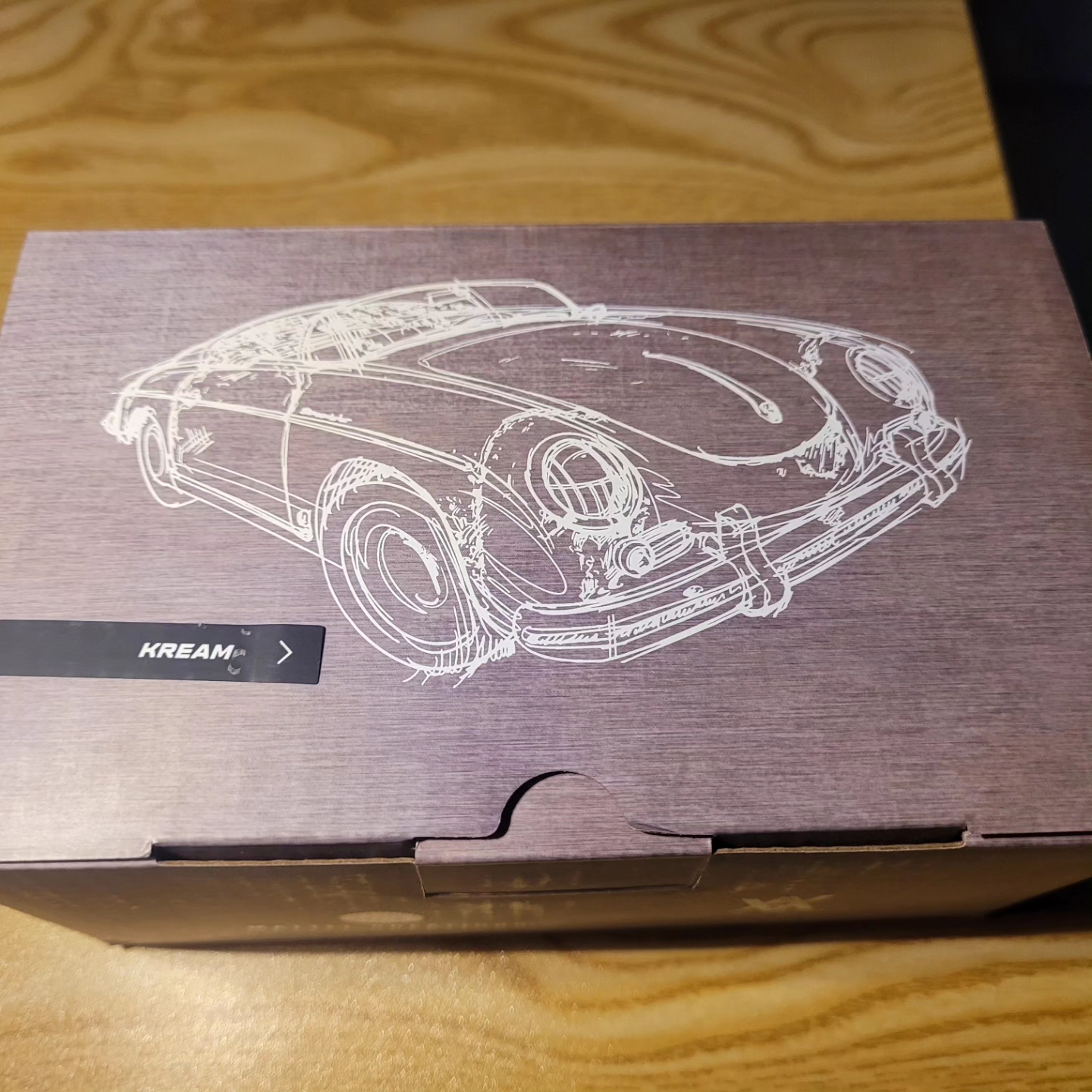 Hot Wheels x Daniel Arsham Porsche 356 Bonsai Speedster 착용 스타일