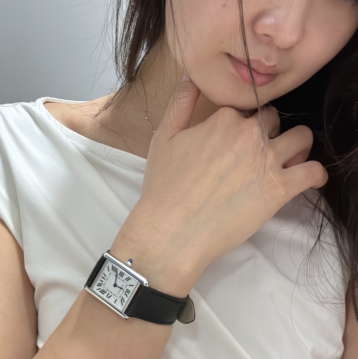 Cartier Tank Must Watch Large Quartz Steel Calfskin Black 착용 스타일