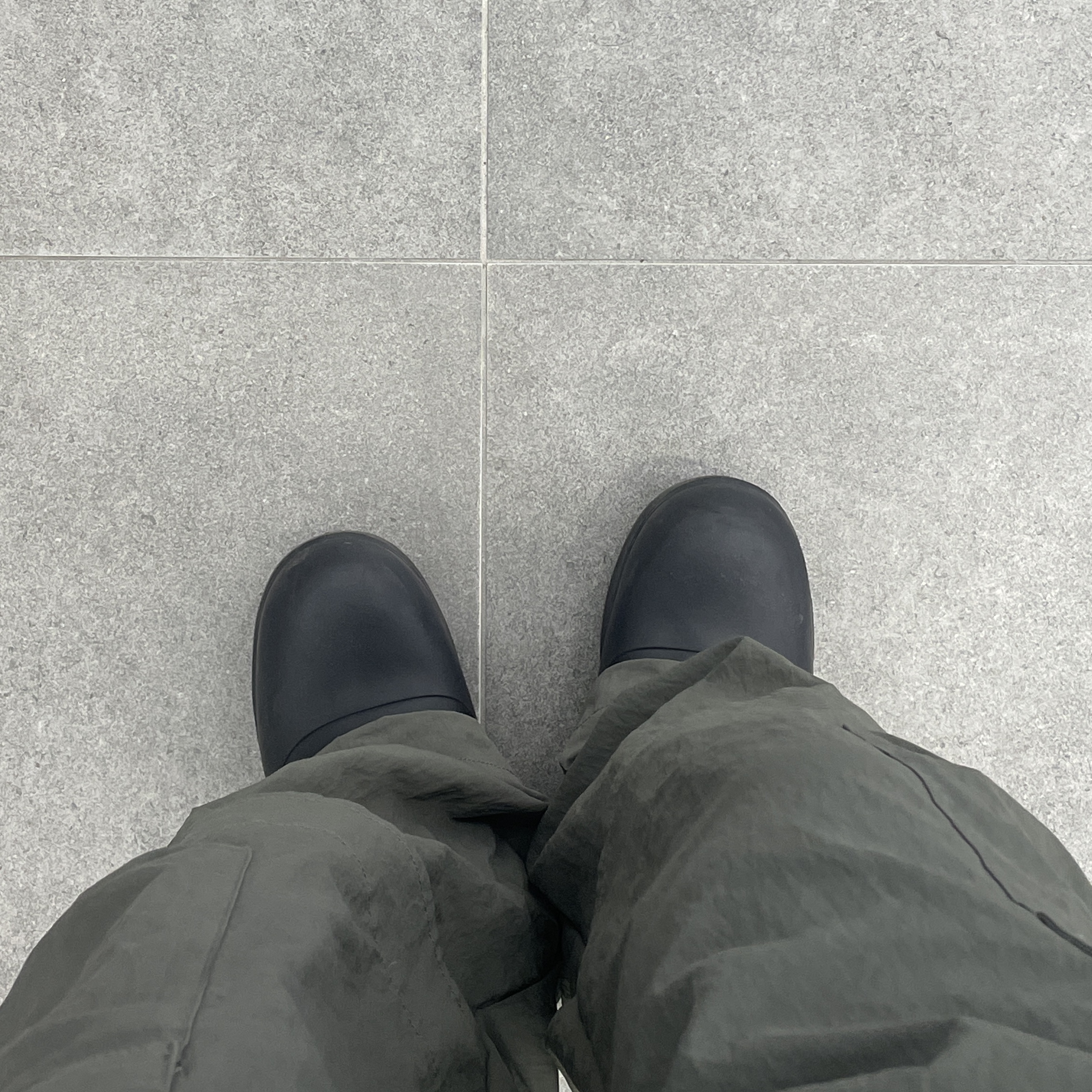 Bottega Veneta Puddle Ankle Boots Black 착용 스타일
