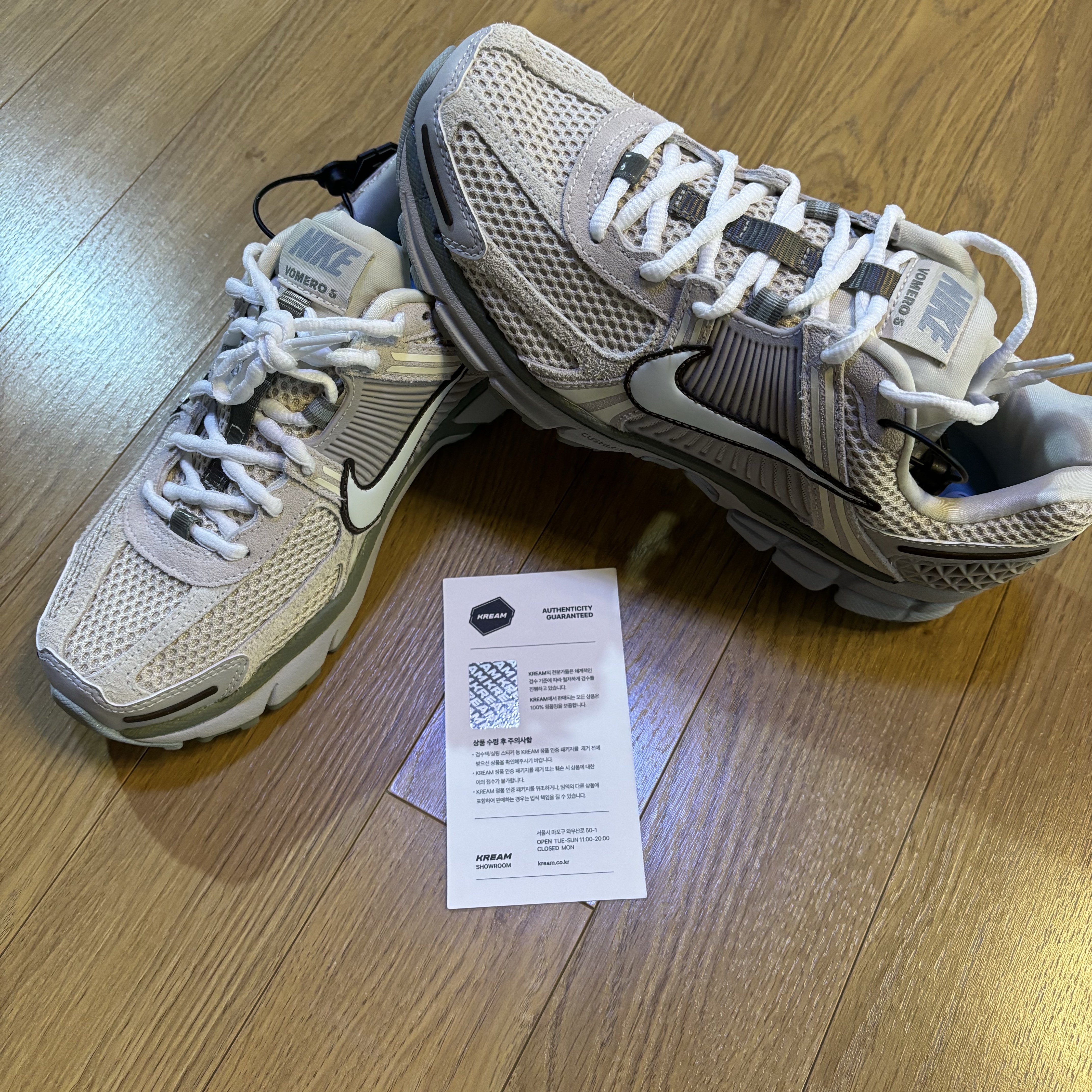 Nike Zoom Vomero 5 SE Light Orewood Brown 착용 스타일