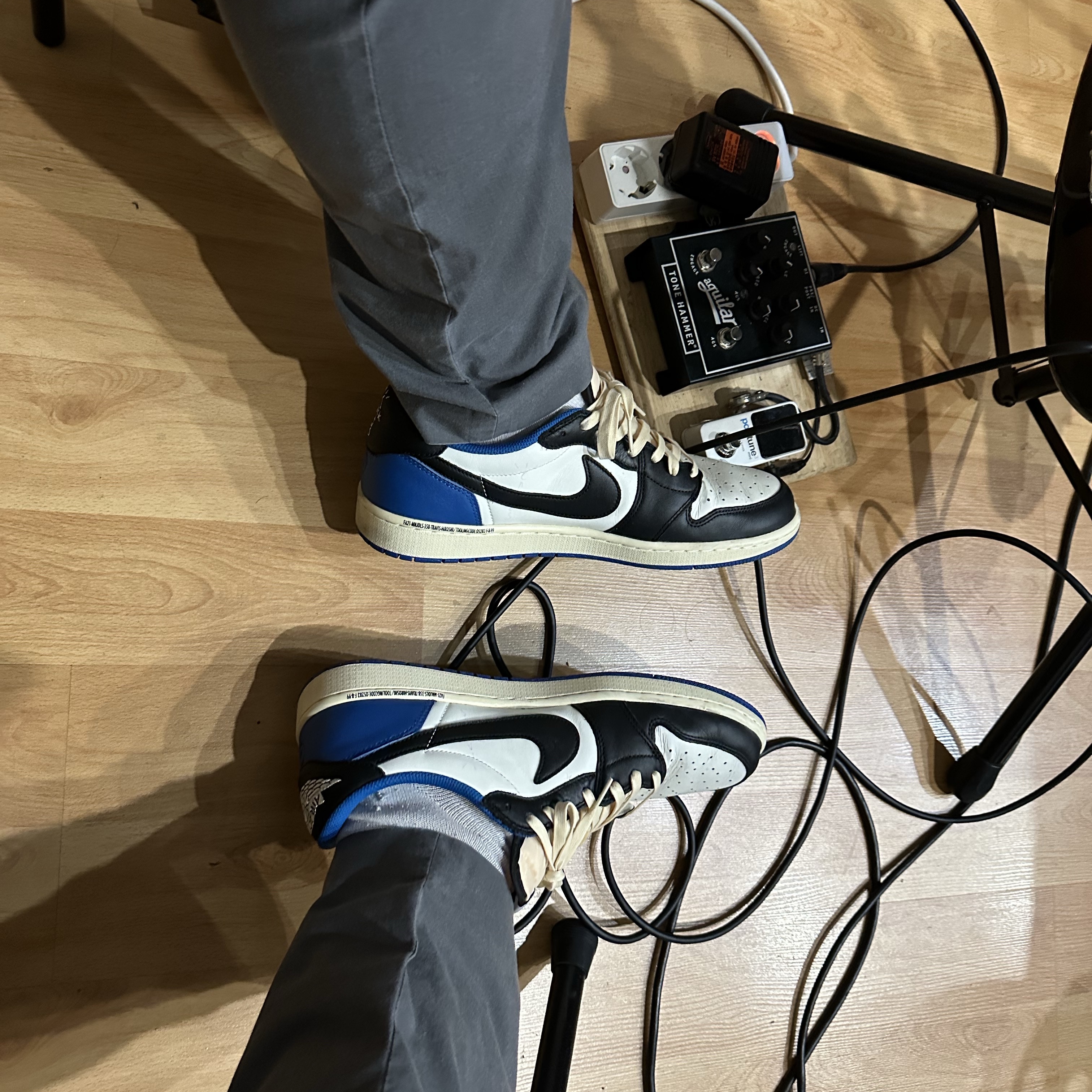 Jordan 1 x Travis Scott x Fragment Retro Low OG SP Military Blue 착용 스타일 - 2