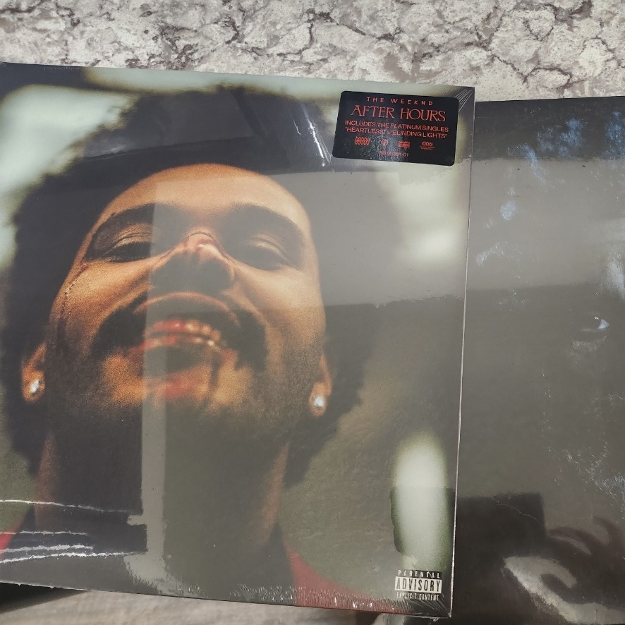 The Weeknd After Hours Album Collector 001 Red Splatter (2LP) 착용 스타일 - 3