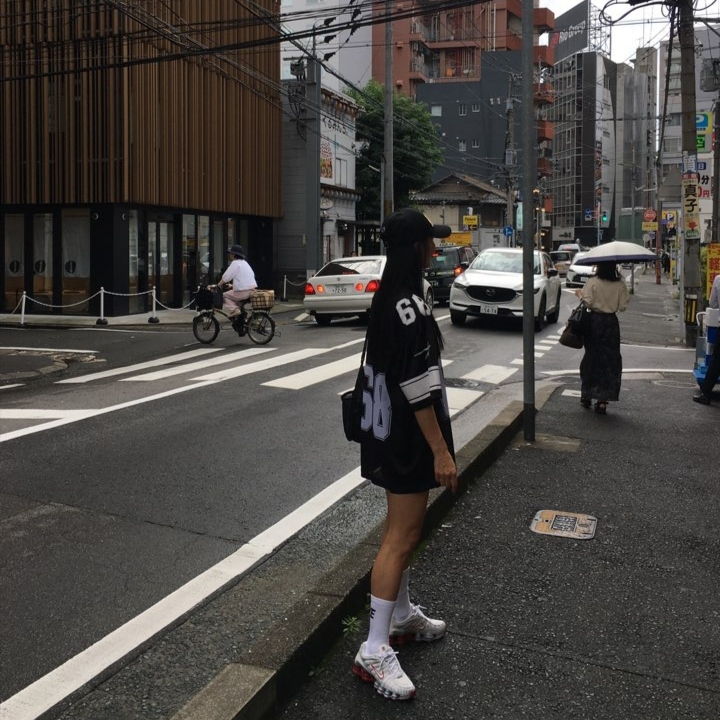 (W) Nike Shox TL Platinum Tint, Open Yy x Hello Kitty Hello Ball Cap Black 착용 스타일 - 1