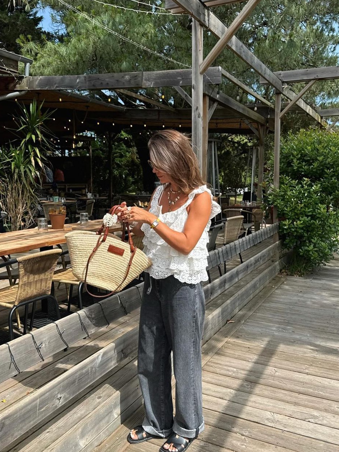 Helen Kaminski Small Pinimil Bridle Raffia Tote Bag Natural Tan, Isabel Marant Cadix Raffia and Leather Mini Basket Bag Natural Cognac - 24SS 착용 스타일 - 5