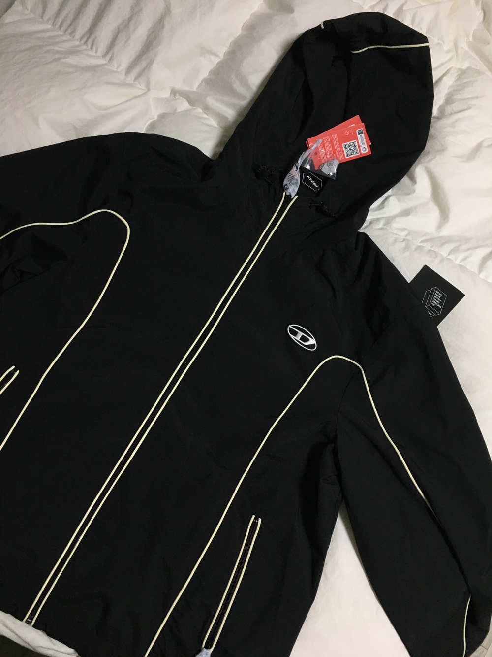Diesel J-Hives Windbreaker with Contrast Piping Black 착용 스타일 - 2