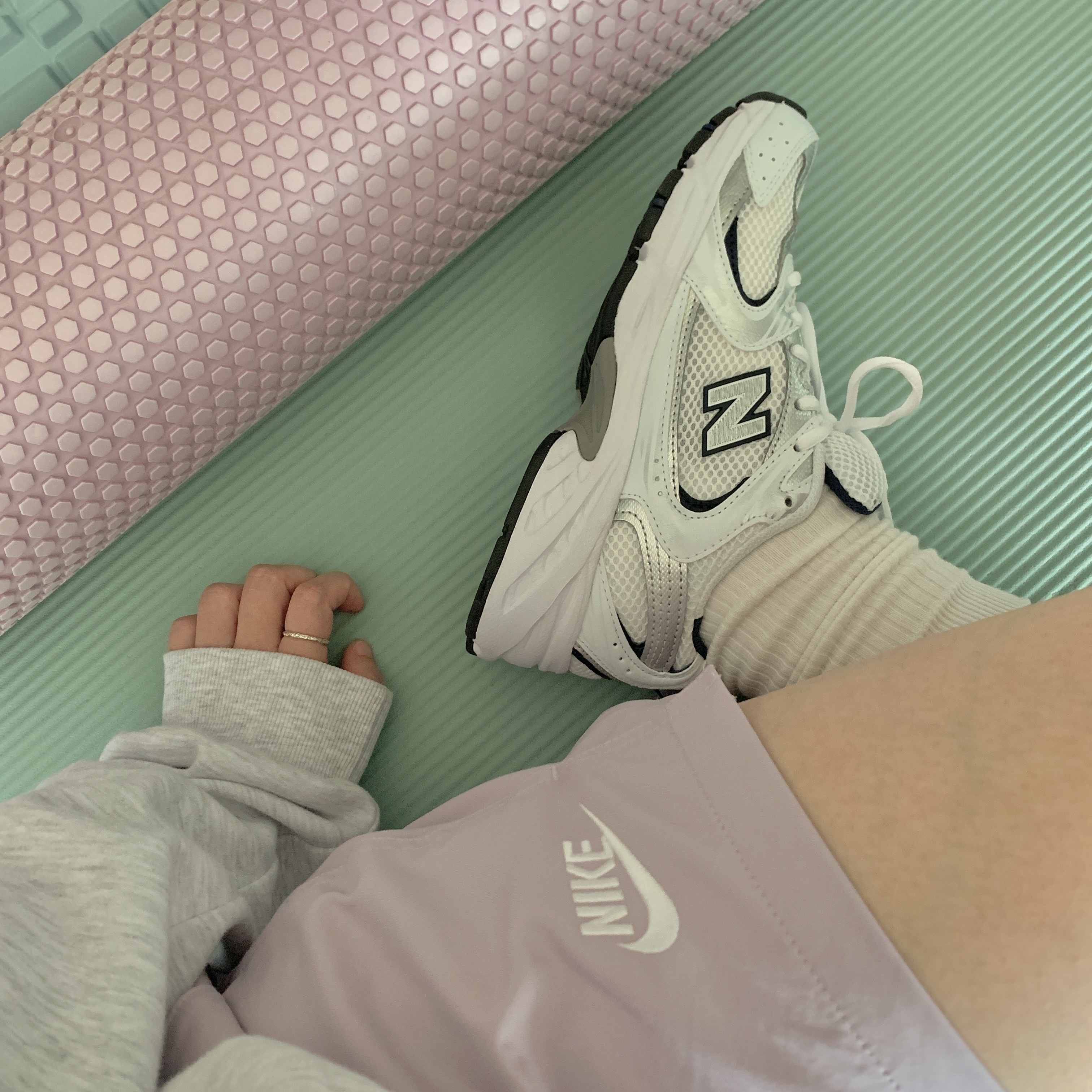 New Balance 530 White 착용 스타일