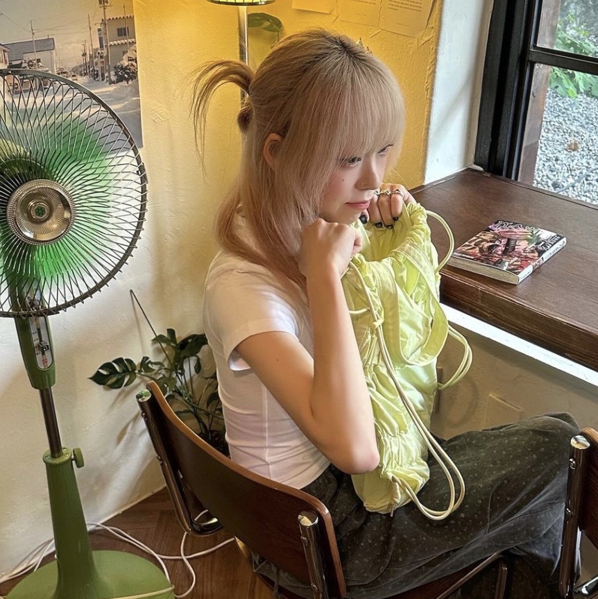 ACOC Tiered Banding Backpack Black, ACOC Tiered Banding Backpack Lime Lemon 착용 스타일