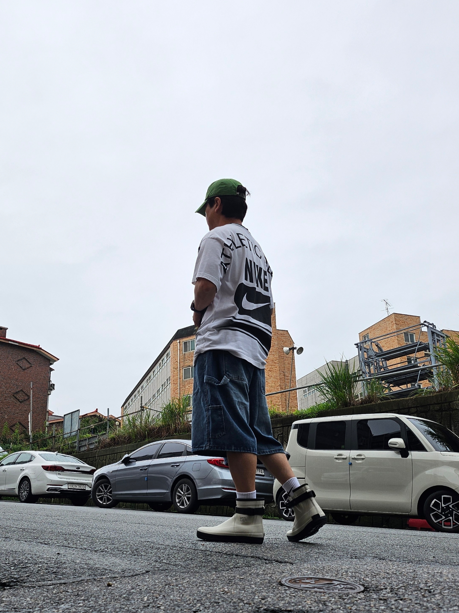 Nike NRG Massive DEPT T-Shirt White - Asia, Moonstar 810s ET027 Marke Modi White 착용 스타일 - 3