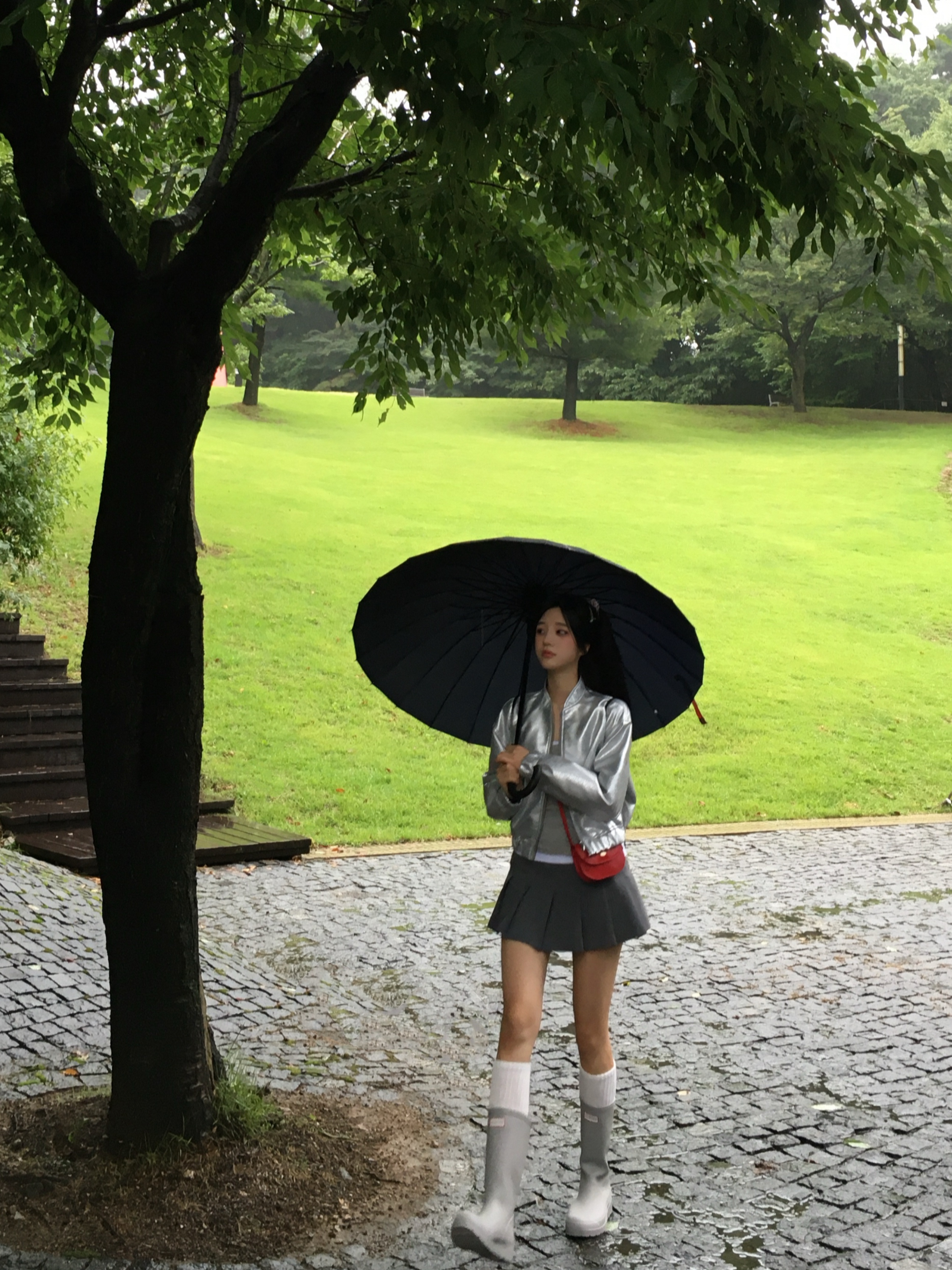 (W) Hunter Play Tall Wellington Rain Boots Zinc Grey 착용 스타일 - 5