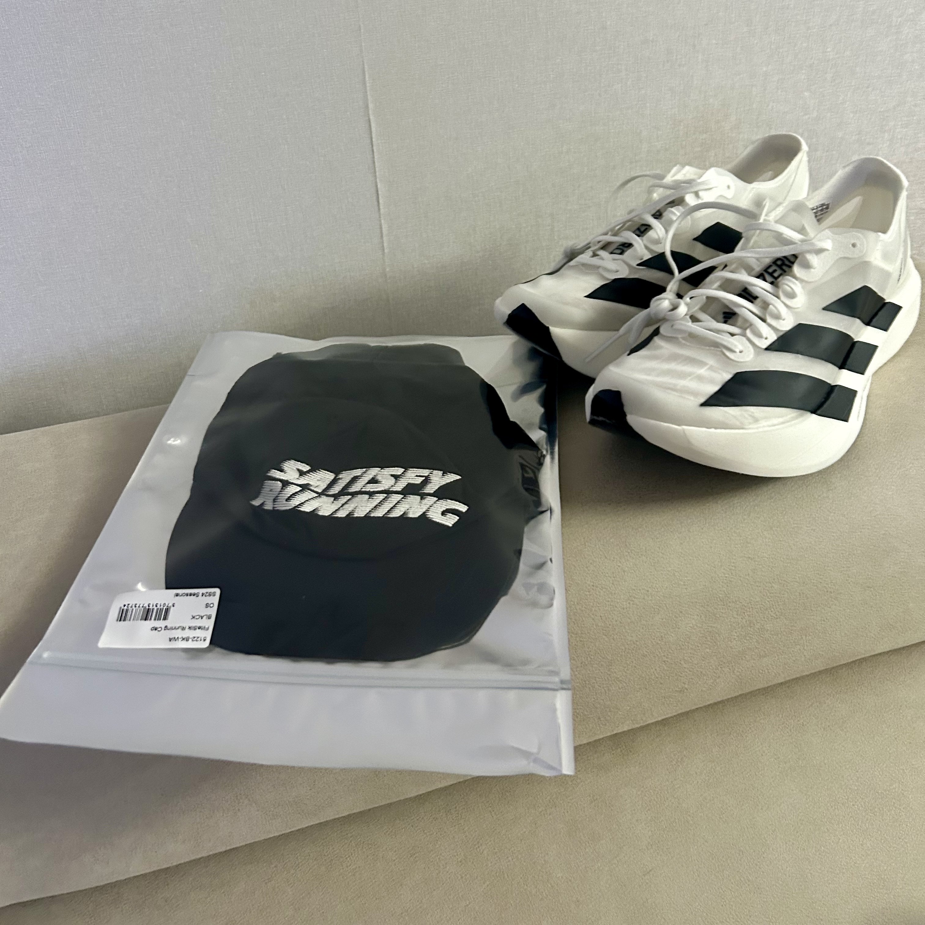 Adidas Adizero Adios Pro EVO 1 White Black, Satisfy Flitesilk Running Cap Black 착용 스타일 - 2