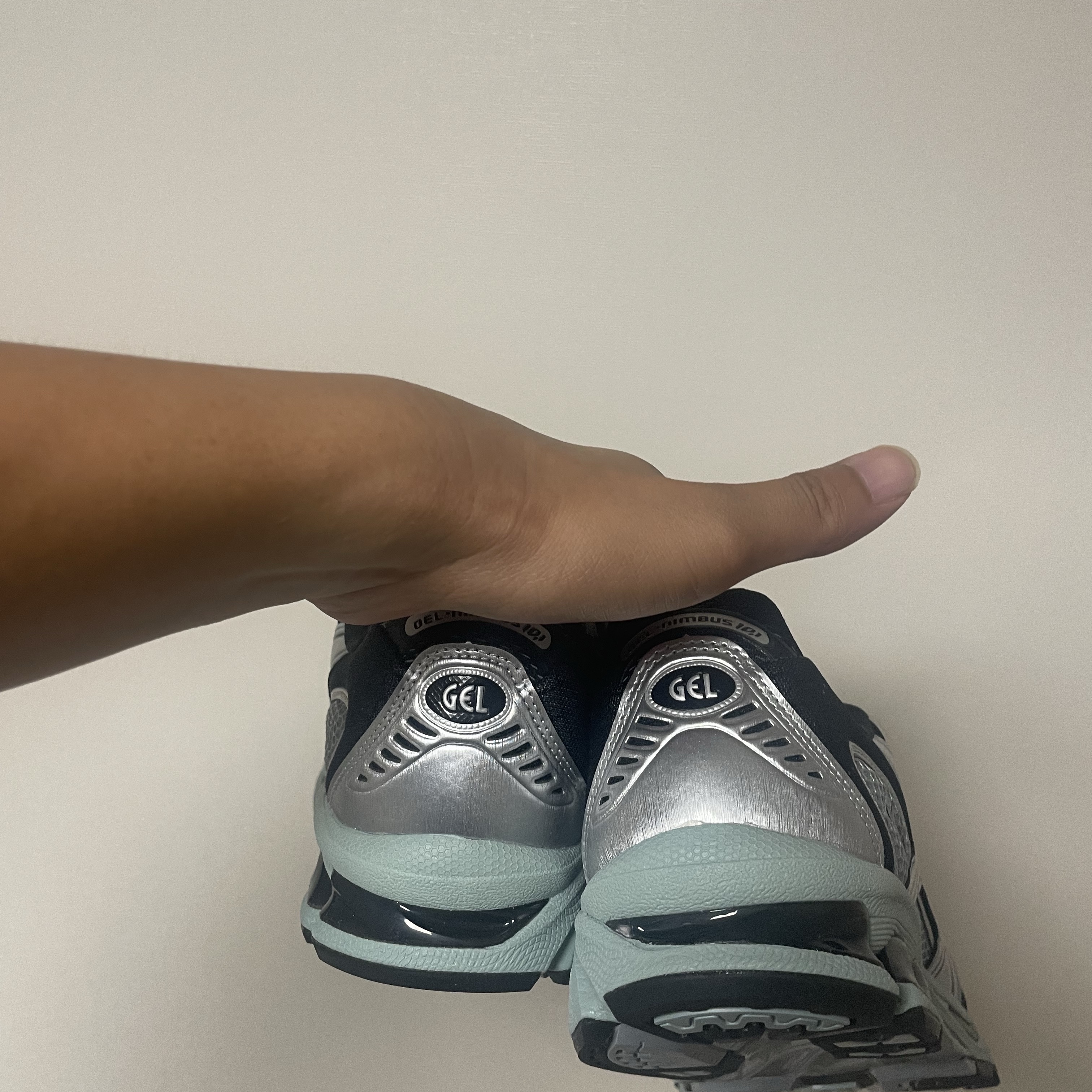 Asics Gel-Nimbus 10.1 Ocean Haze Pure Silver 착용 스타일 - 4