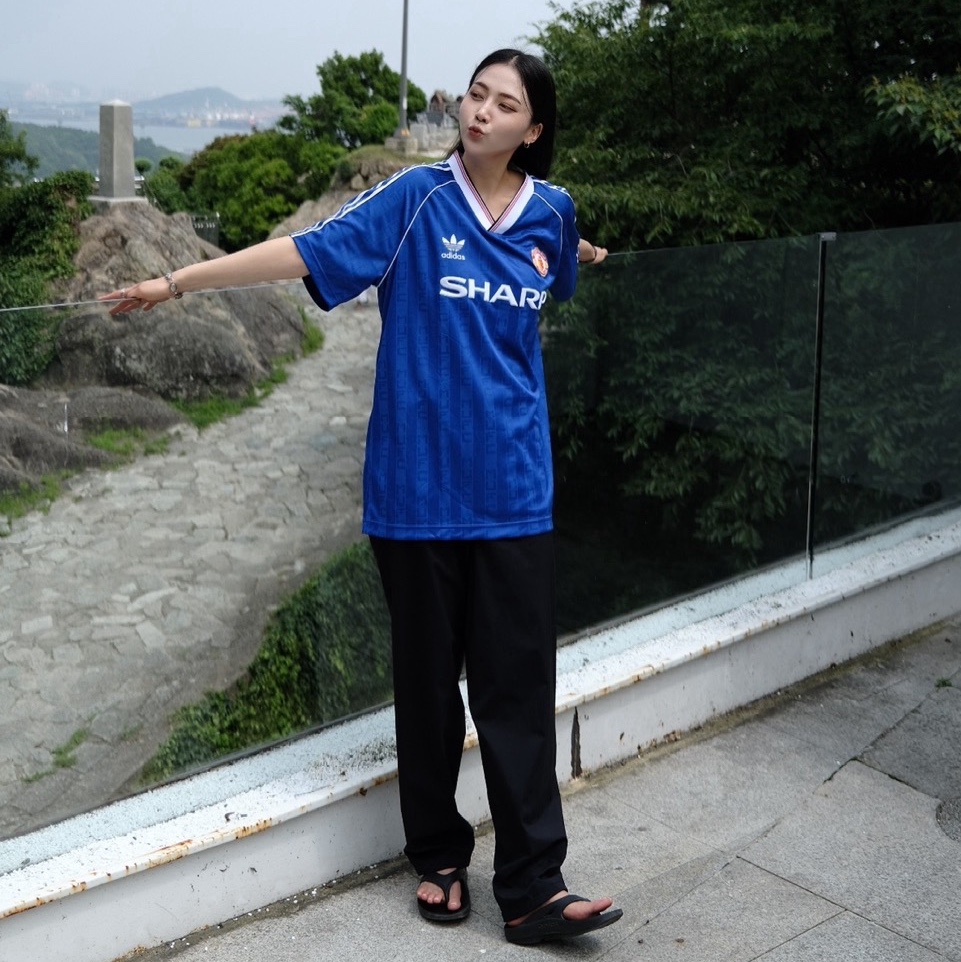 Oofos OOriginal Black 착용 스타일 - 2