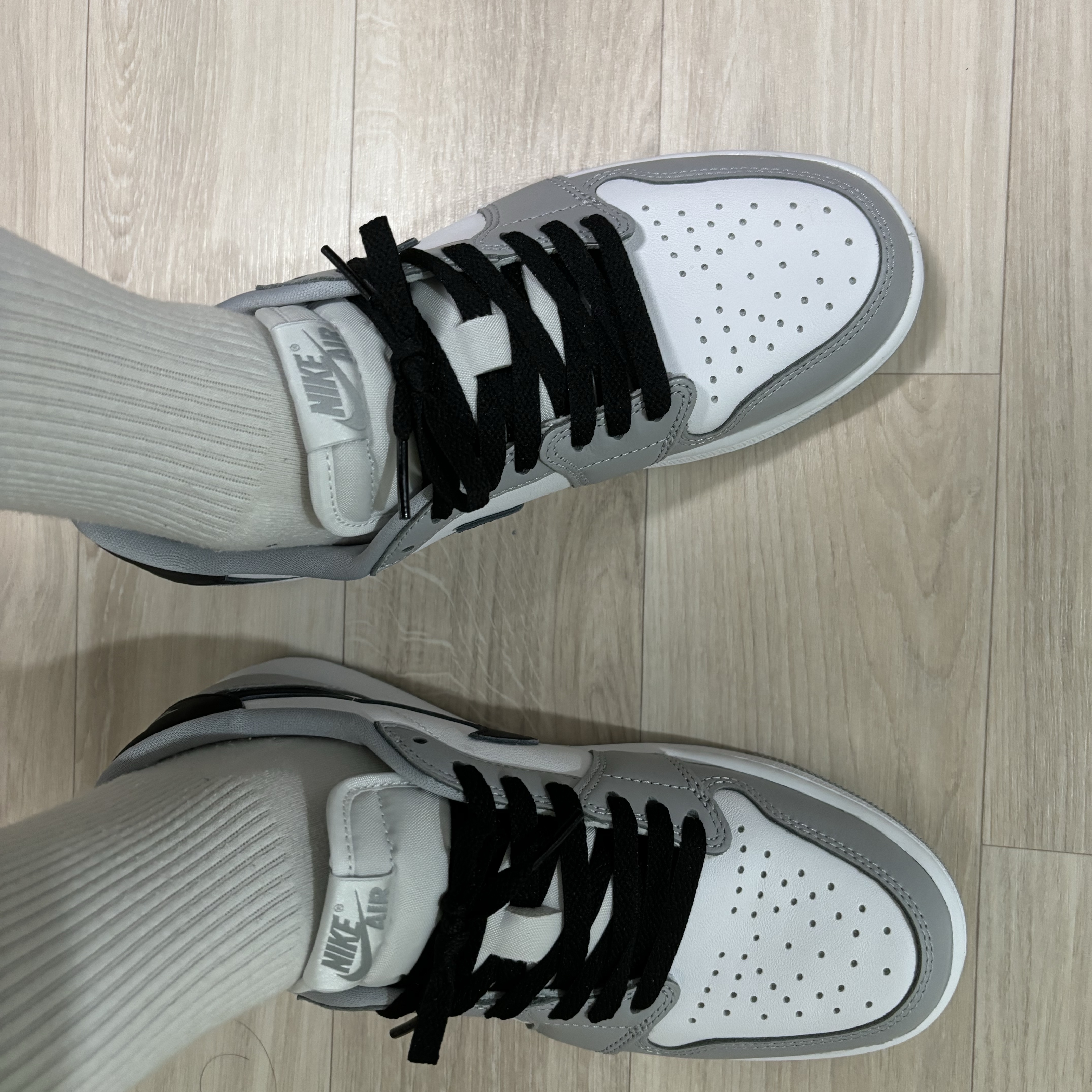 Jordan 1 Retro Low OG Wolf Grey and White 착용 스타일