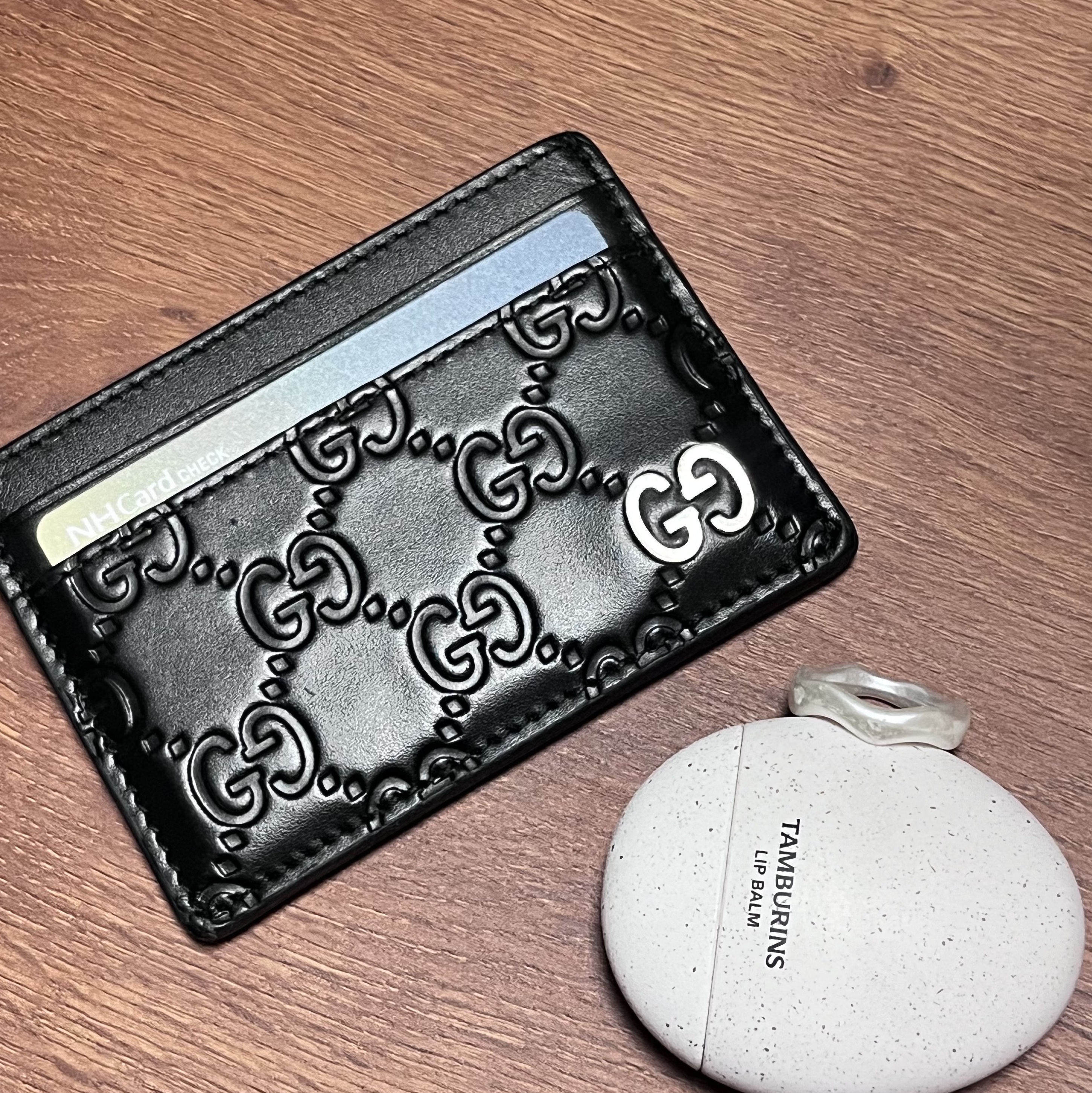 Gucci Signature Card Case Black 착용 스타일