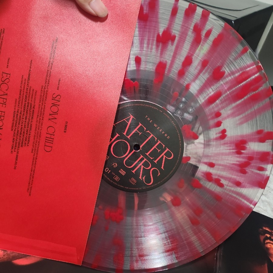 The Weeknd After Hours Album Collector 001 Red Splatter (2LP) 착용 스타일 - 2