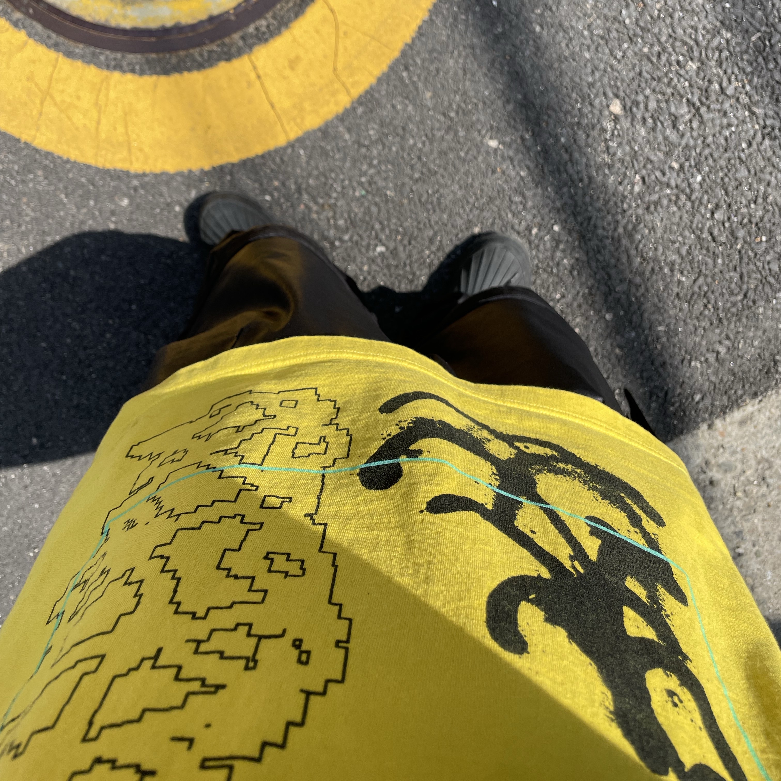 Cav Empt Overdye FK Sheet9 T-Shirt Yellow - 23SS, Farfromwhat Far Layered Work Pants Coated Black 착용 스타일 - 3