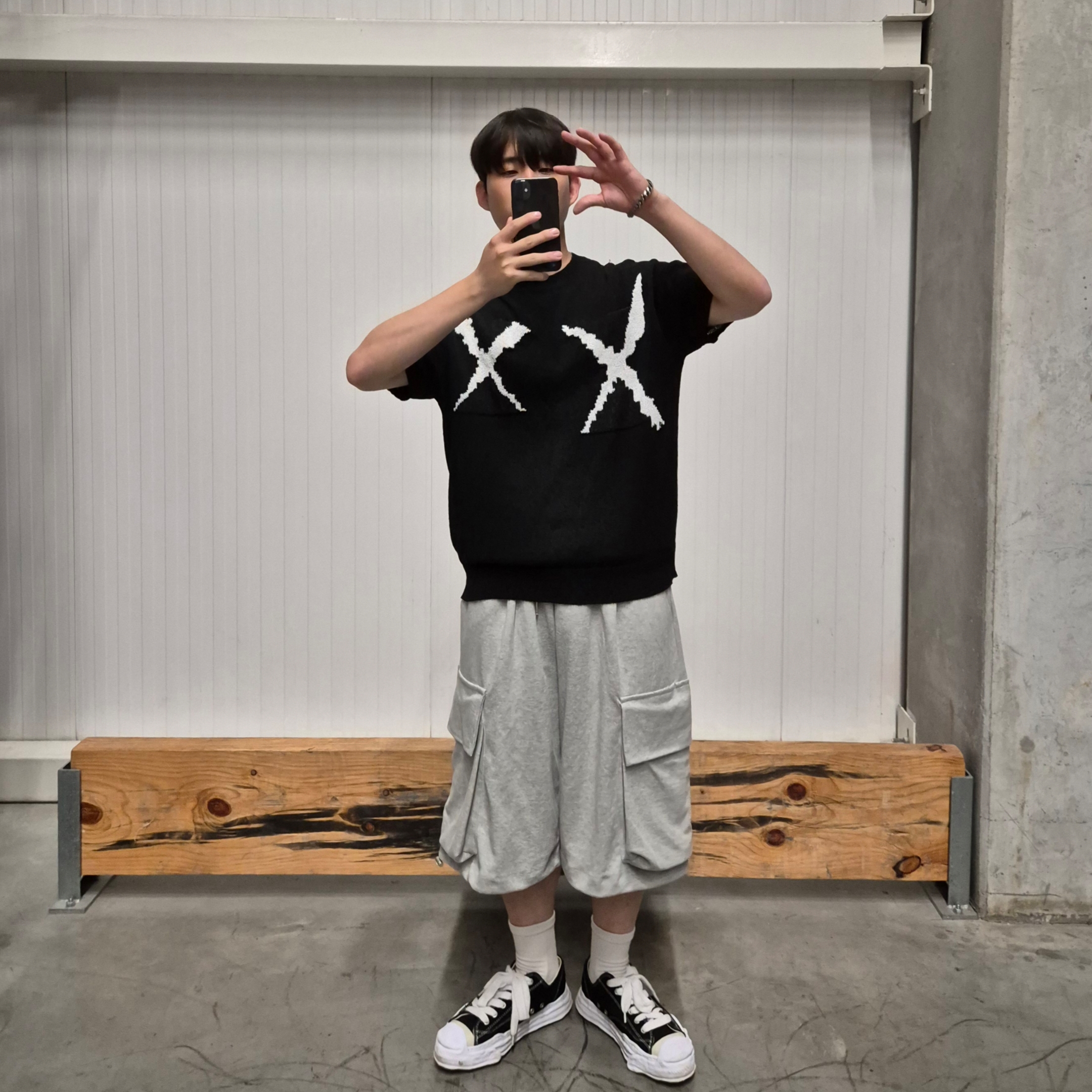 Maison Mihara Yasuhiro Peterson OG Sole Canvas Low Sneakers Black, Maison Mihara Yasuhiro Hank OG Sole Canvas Low-top Sneakers Black 착용 스타일 - 1