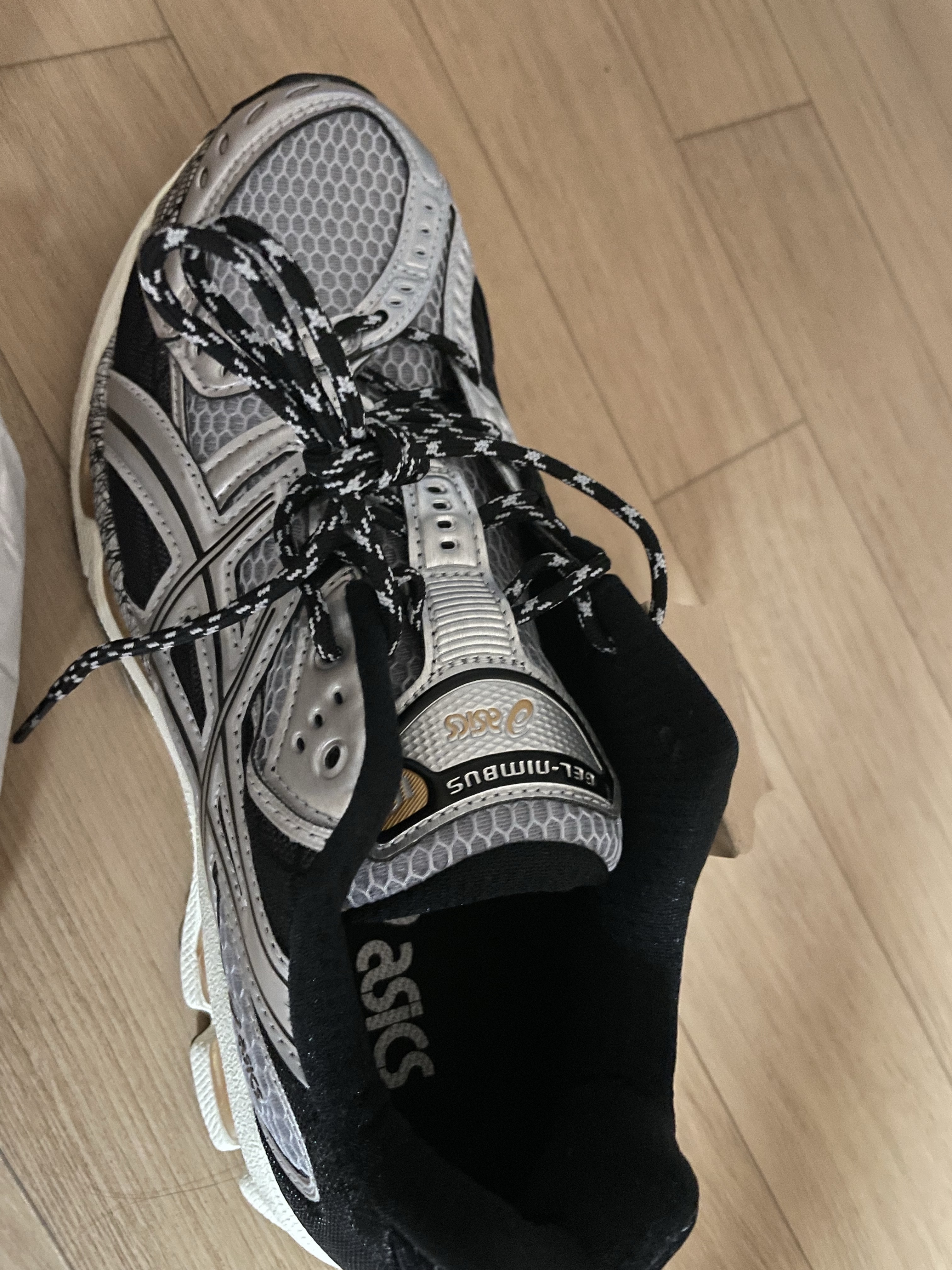 Asics Gel-Nimbus 10.1 Piedmont Grey Pure Silver 착용 스타일