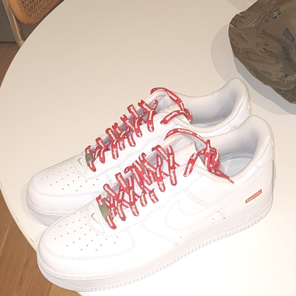 Nike x Supreme Air Force 1 Low White 착용 스타일