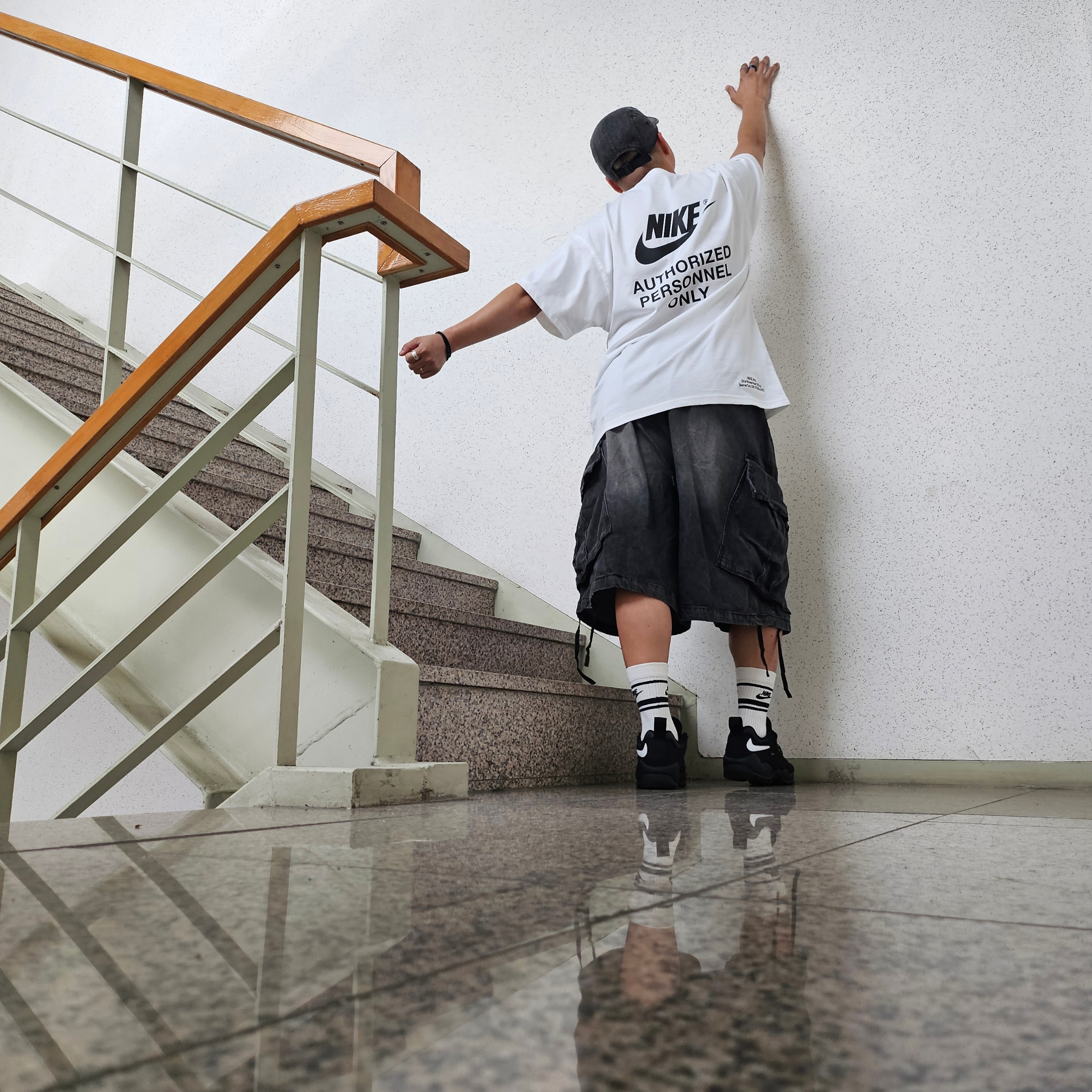 Nike NSW Authorized Personnel T-Shirt White - Asia, Supreme Denim Camp Cap Washed Black - 22FW 착용 스타일 - 2