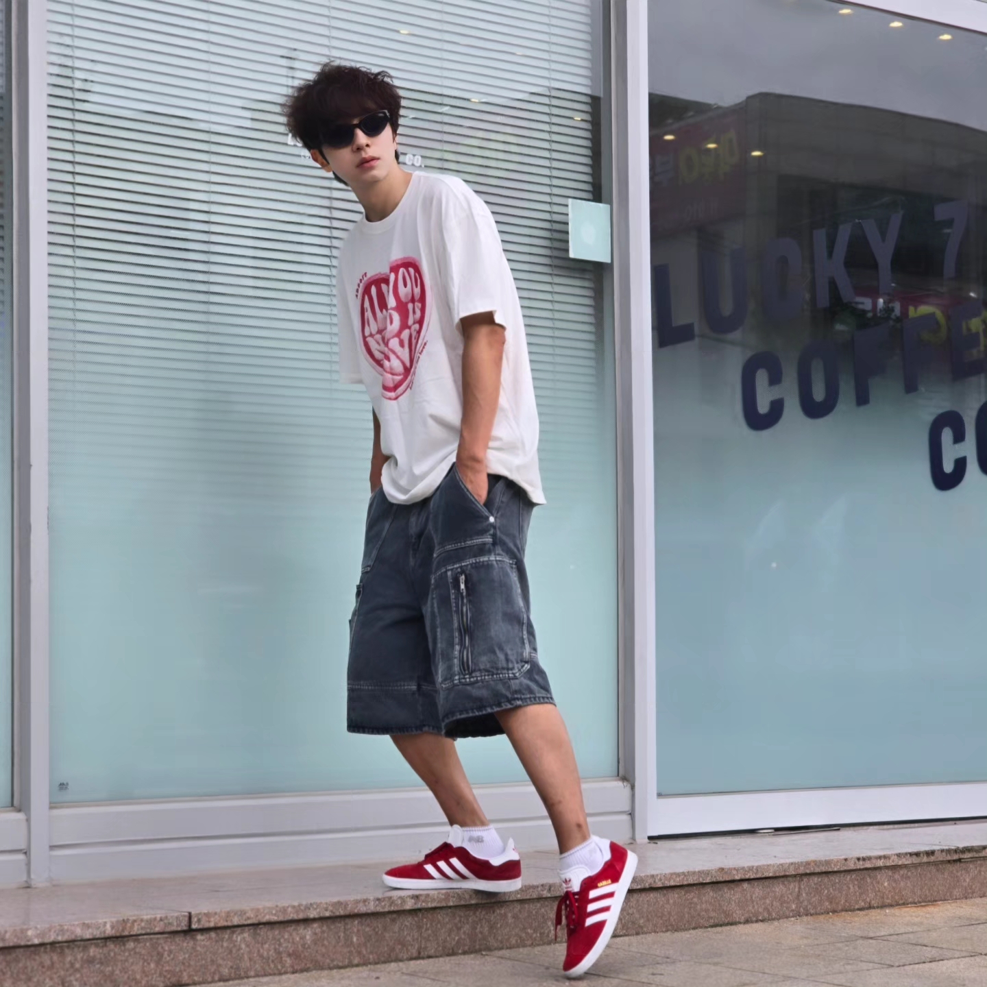 Adidas Gazelle Power Red 착용 스타일 - 6