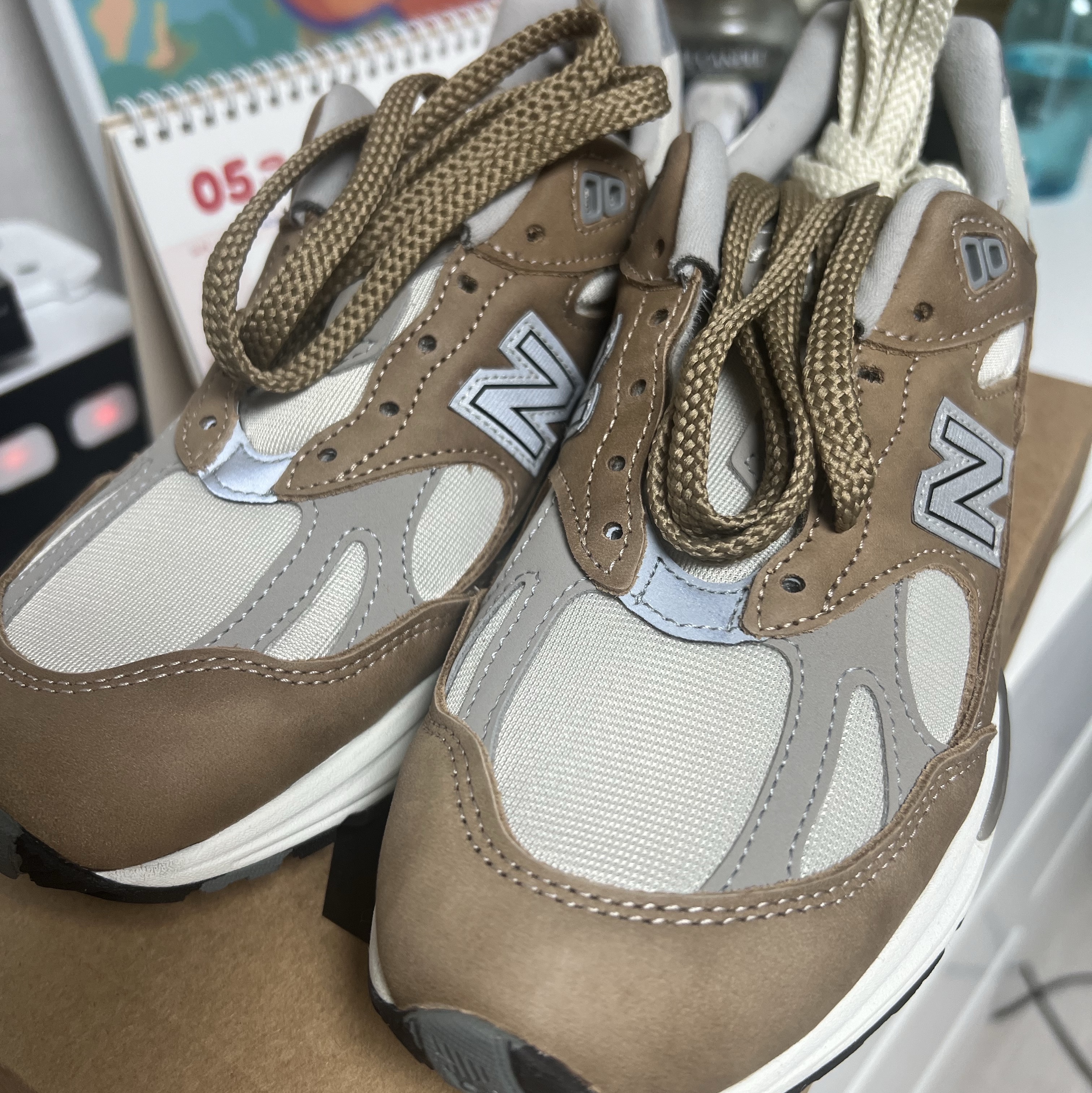 New Balance 991v2 Made in UK Coco Mocca 착용 스타일 - 1