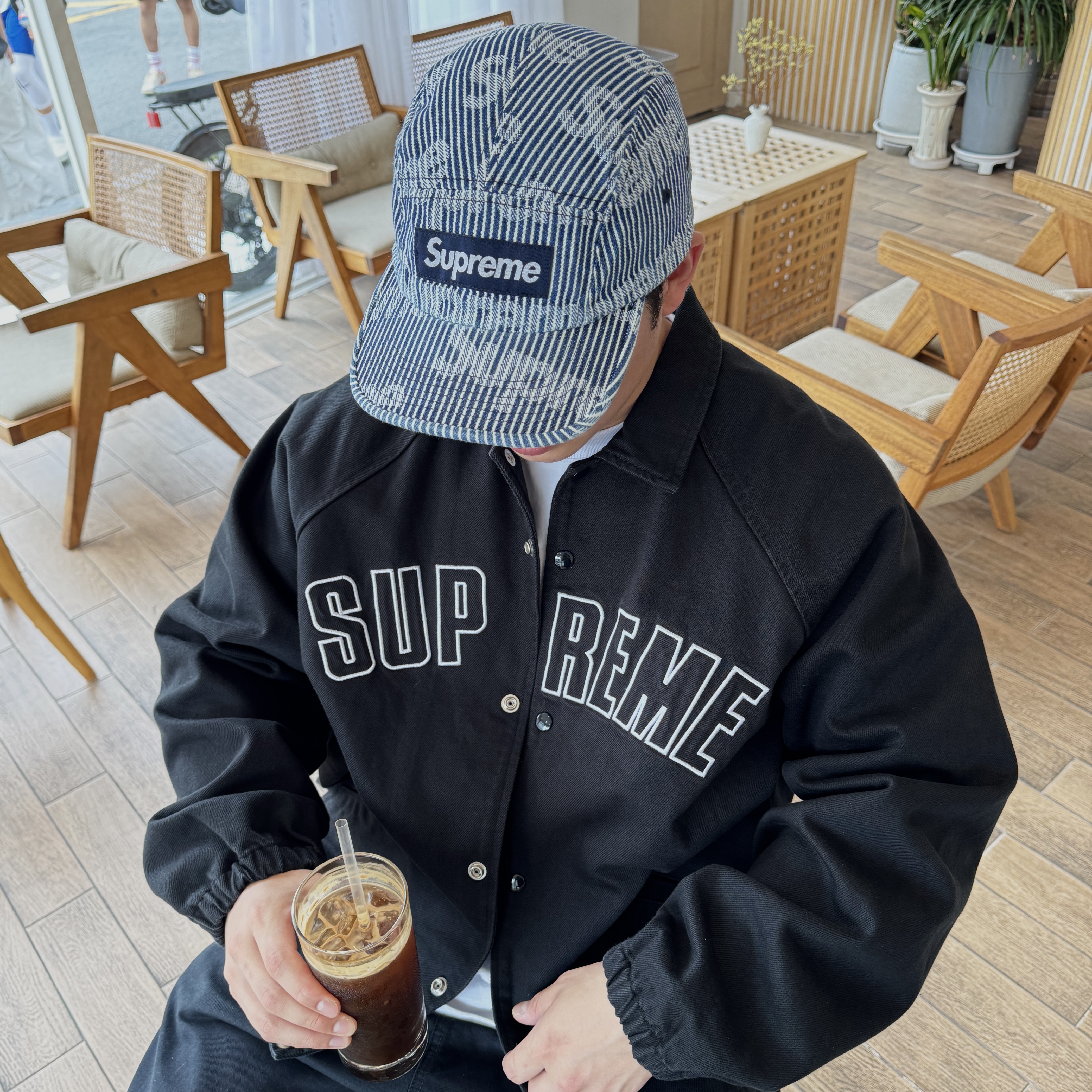 Supreme Arc Denim Coaches Jacket Black - 24SS, Supreme Denim Camp Cap Stripe - 24SS 착용 스타일 - 2