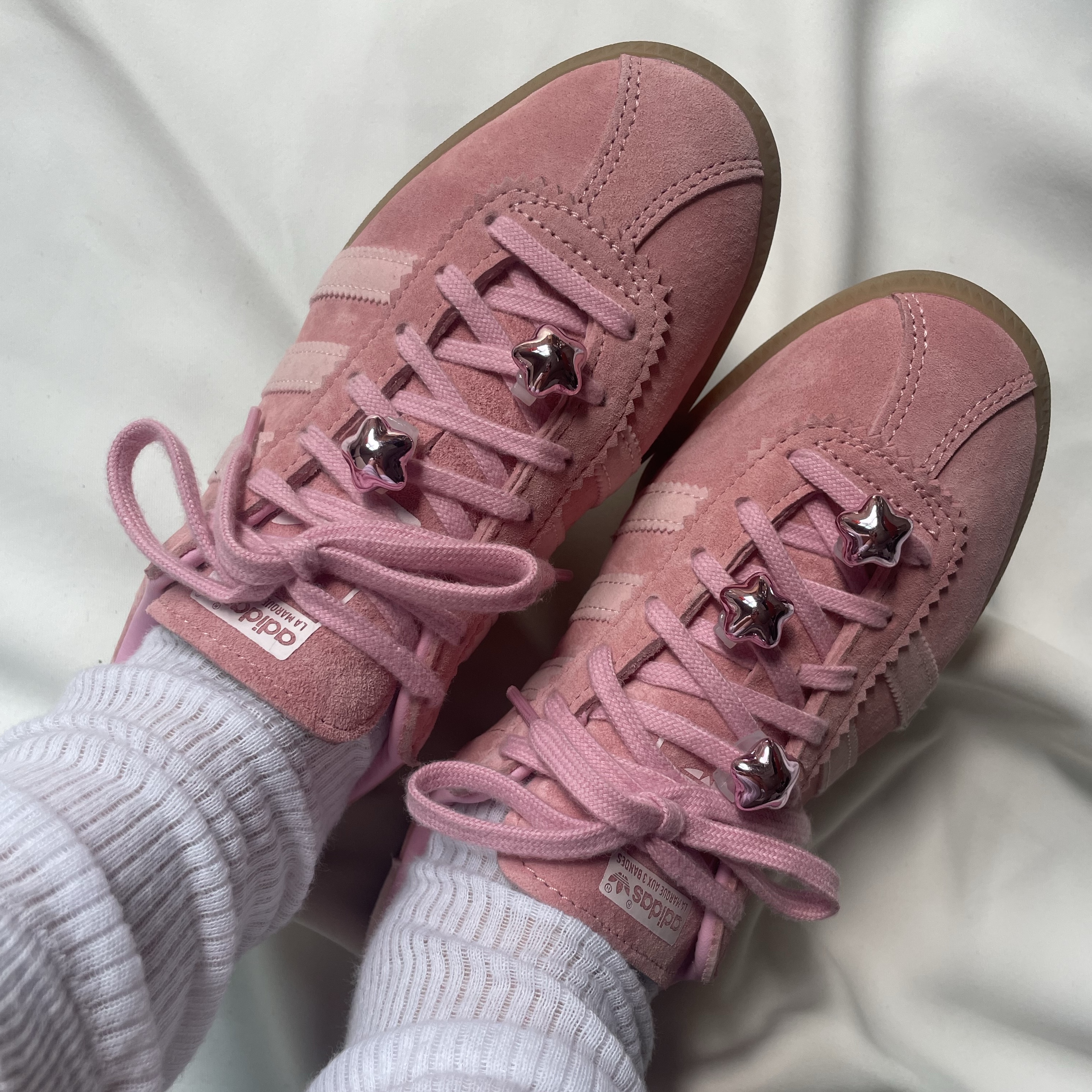 Adidas Bermuda Glow Pink 착용 스타일 - 3