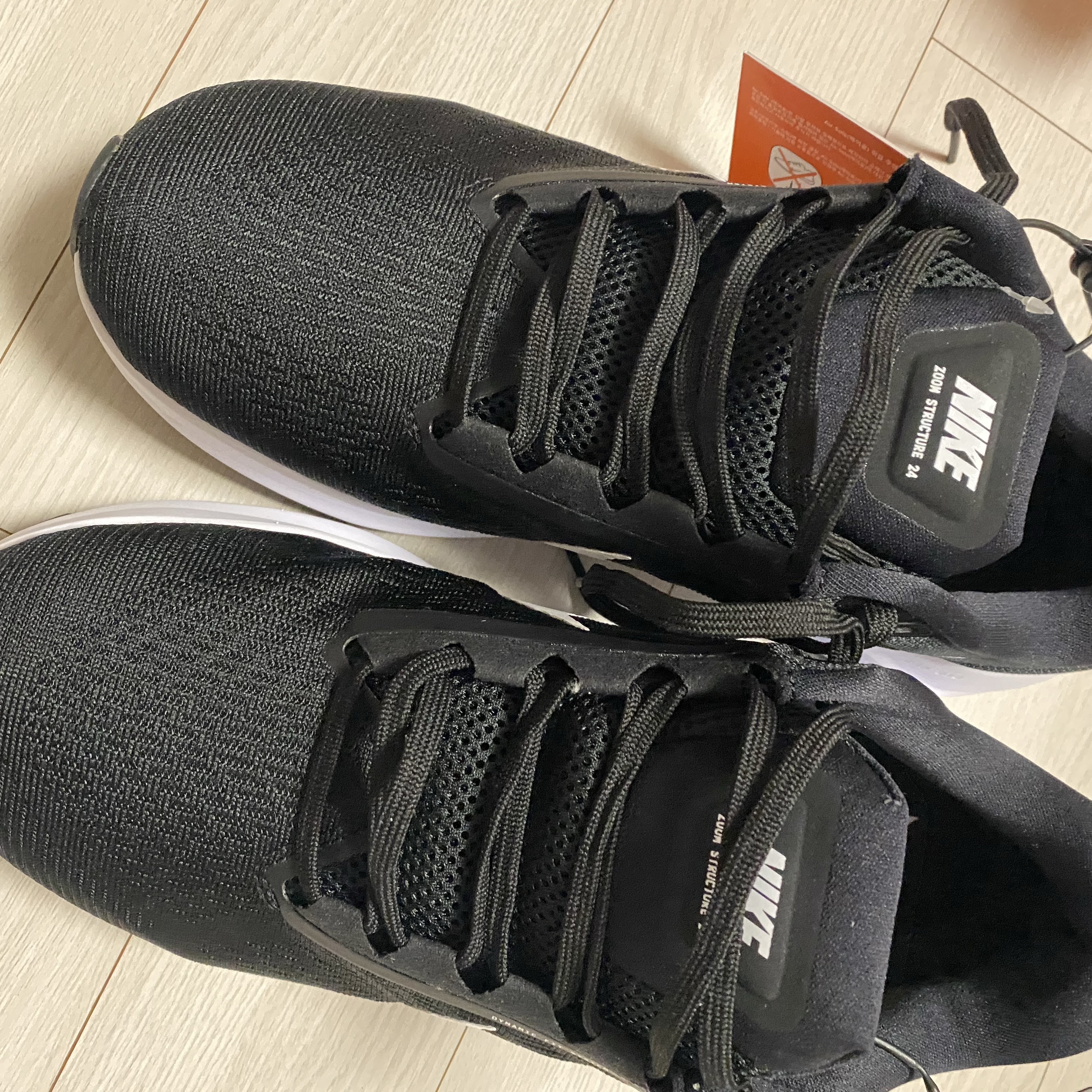 Nike Air Zoom Structure 24 Black White 착용 스타일 - 2