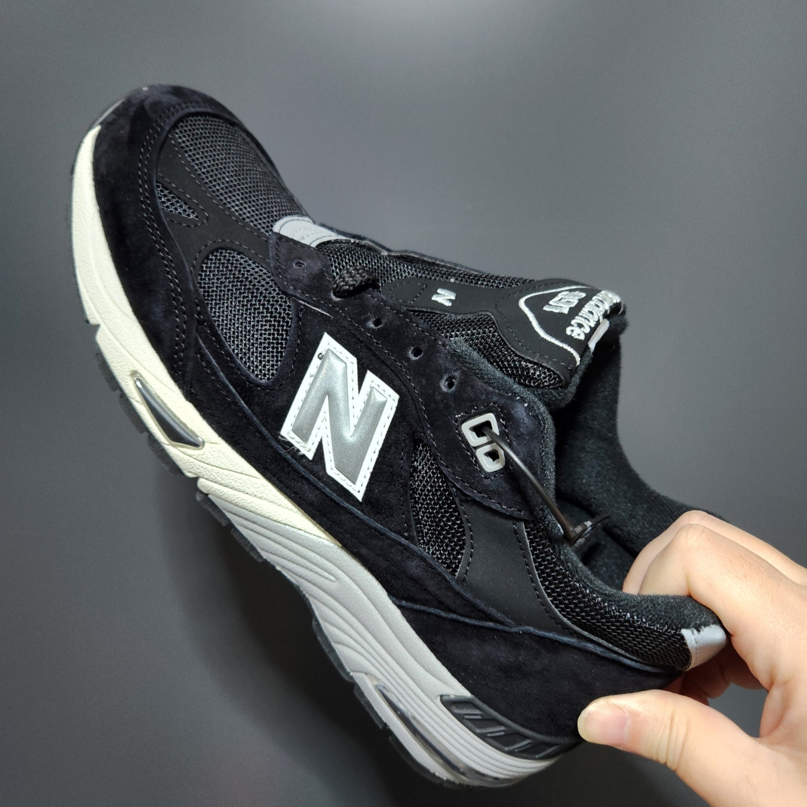 New Balance 991 Made in UK Black Silver 착용 스타일