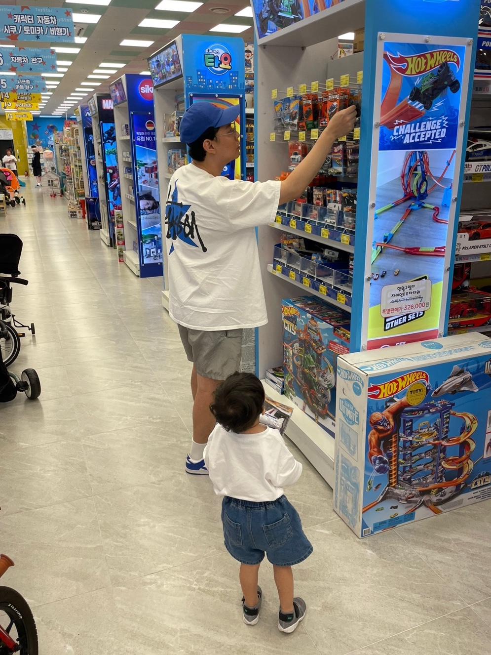 Nike ACG H86 Cap Royal, Stone Island B0943 Nylon Metal Swimming Trunk Light Grey - 21SS 착용 스타일 - 1