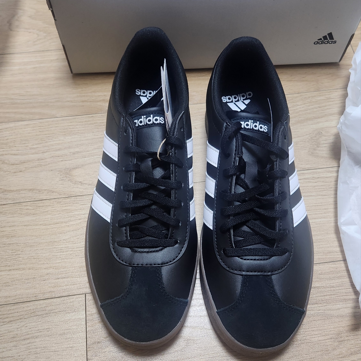 Adidas VL Court Base Core Black Cloud White 착용 스타일 - 1